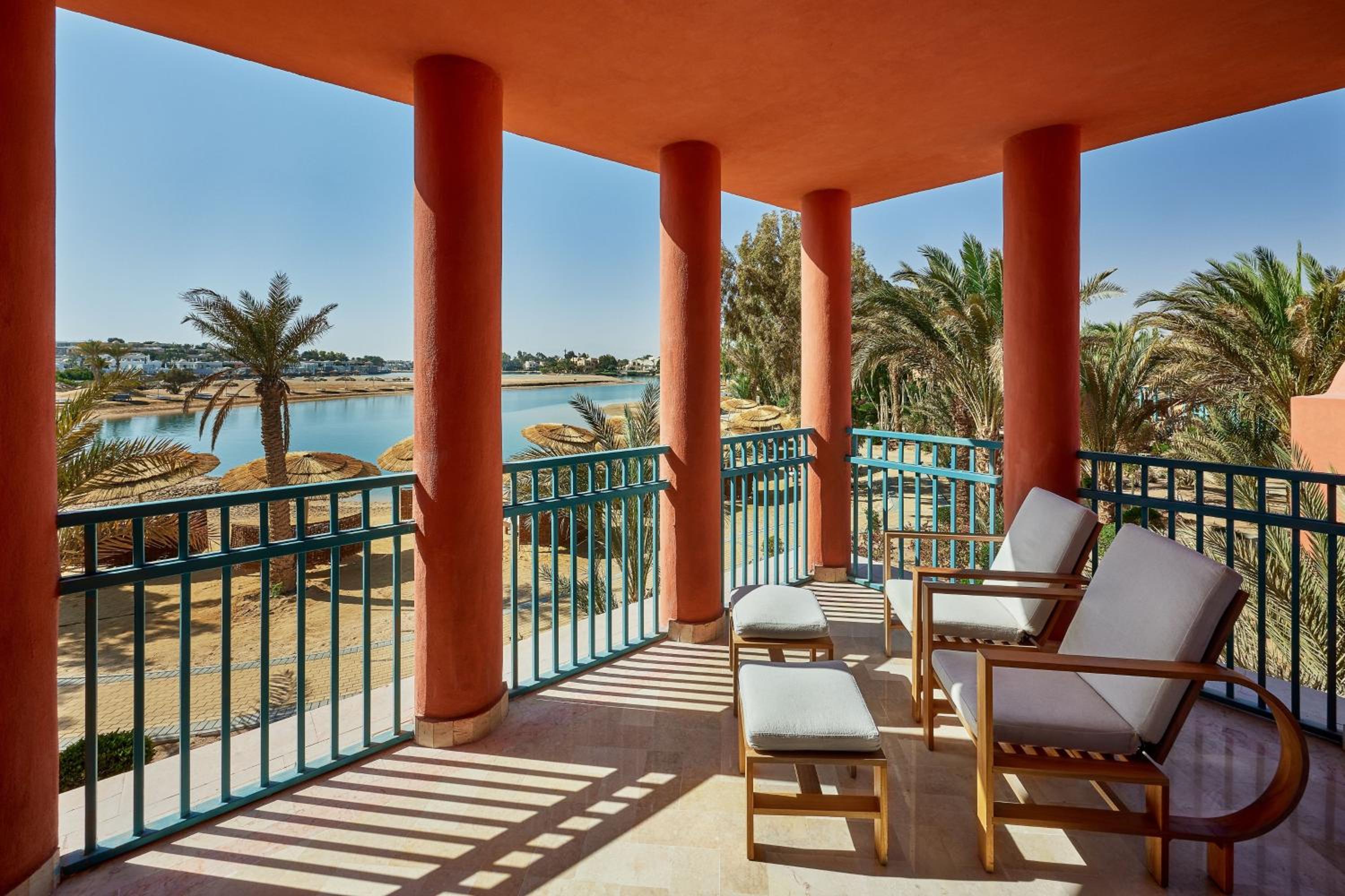 Deluxe Room, Guest room, 1 King, Beach view, Beach front photo 3