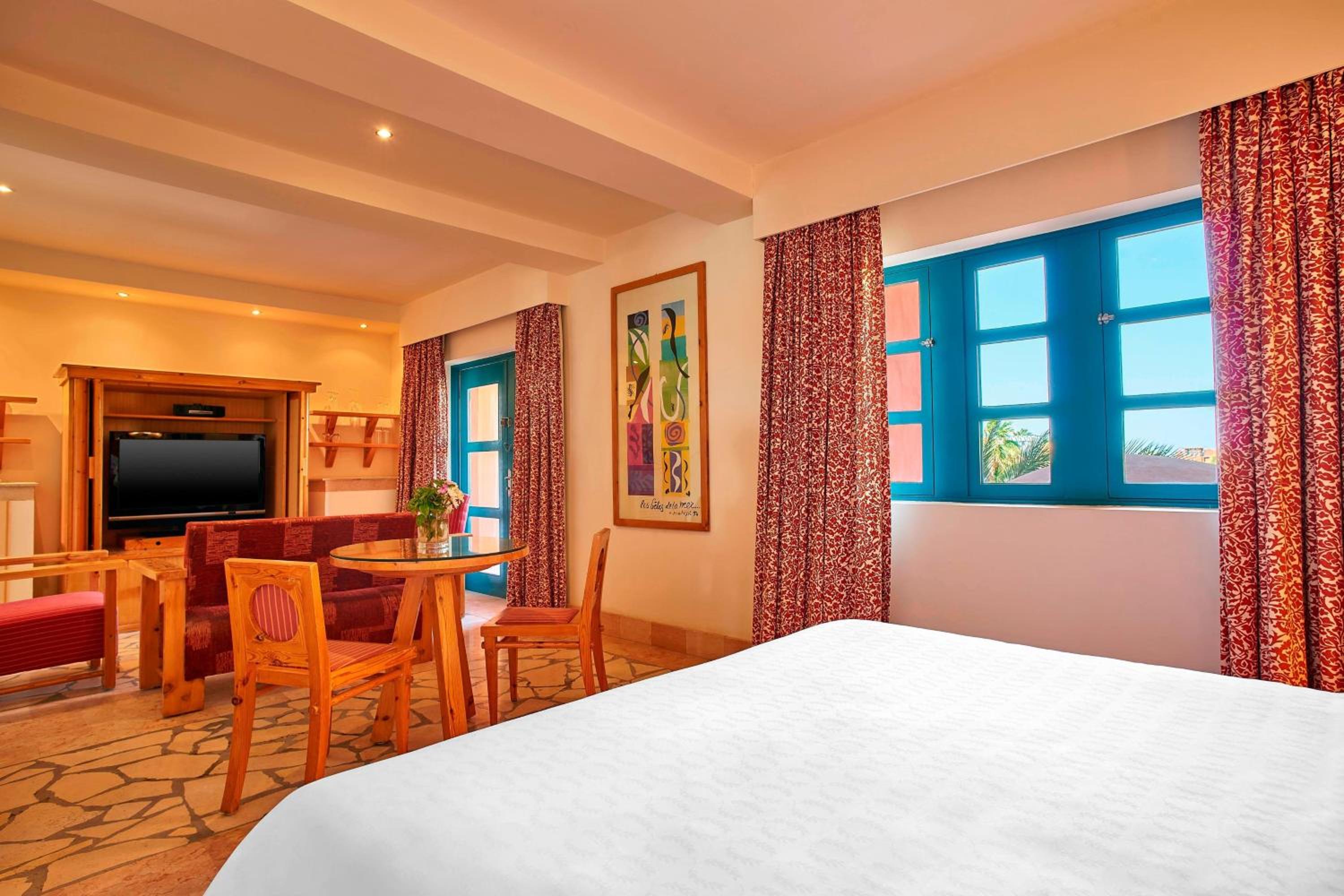 Junior Suite, 1 Bedroom Junior Suite, 1 King photo 3