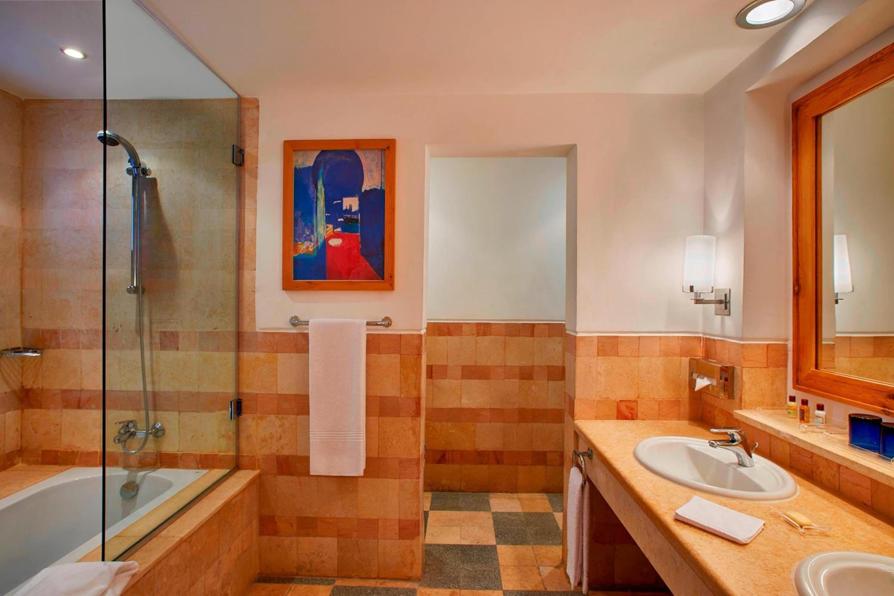 Executive Suite, 1 Bedroom Executive Suite, 1 King, Balcony photo 2