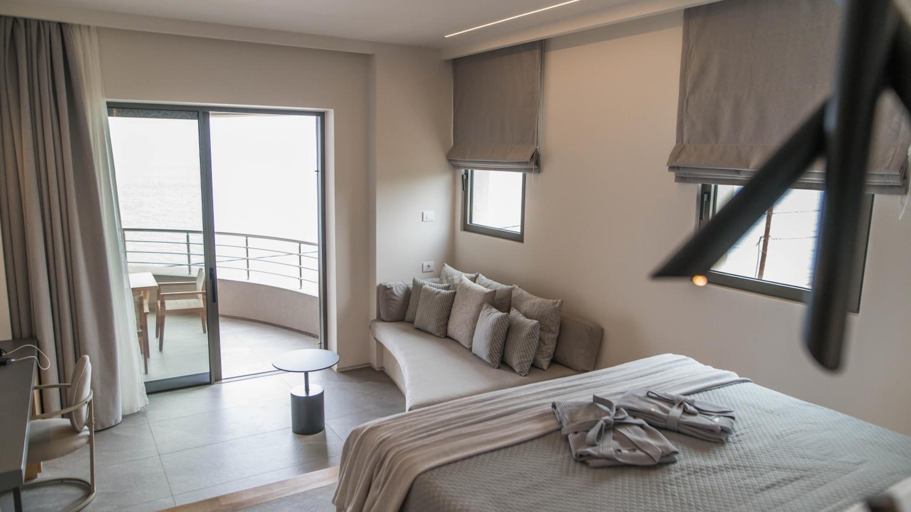 Junior Suite with Sea View - Photo 1