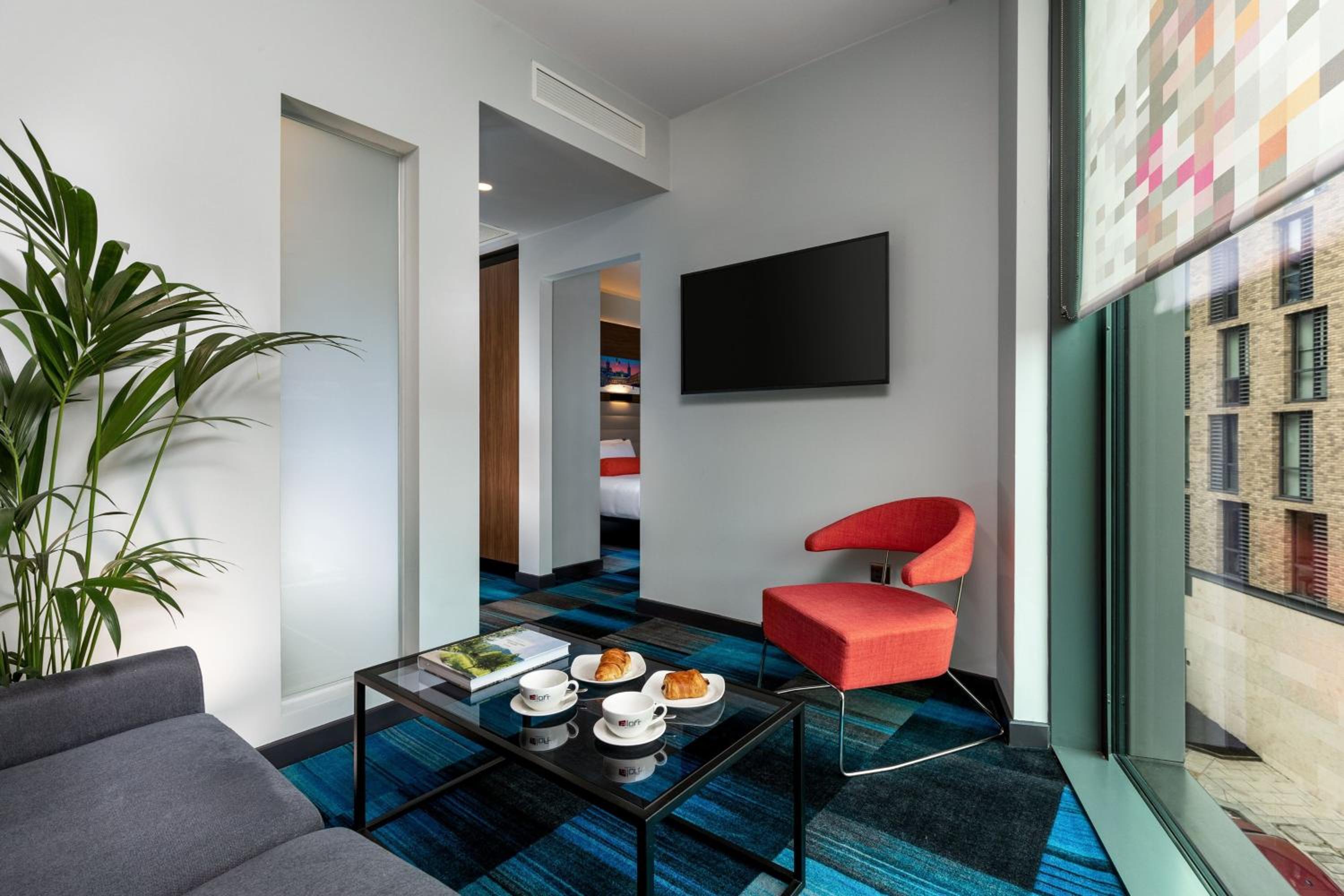 Aloft Suite Room thumbnail 5