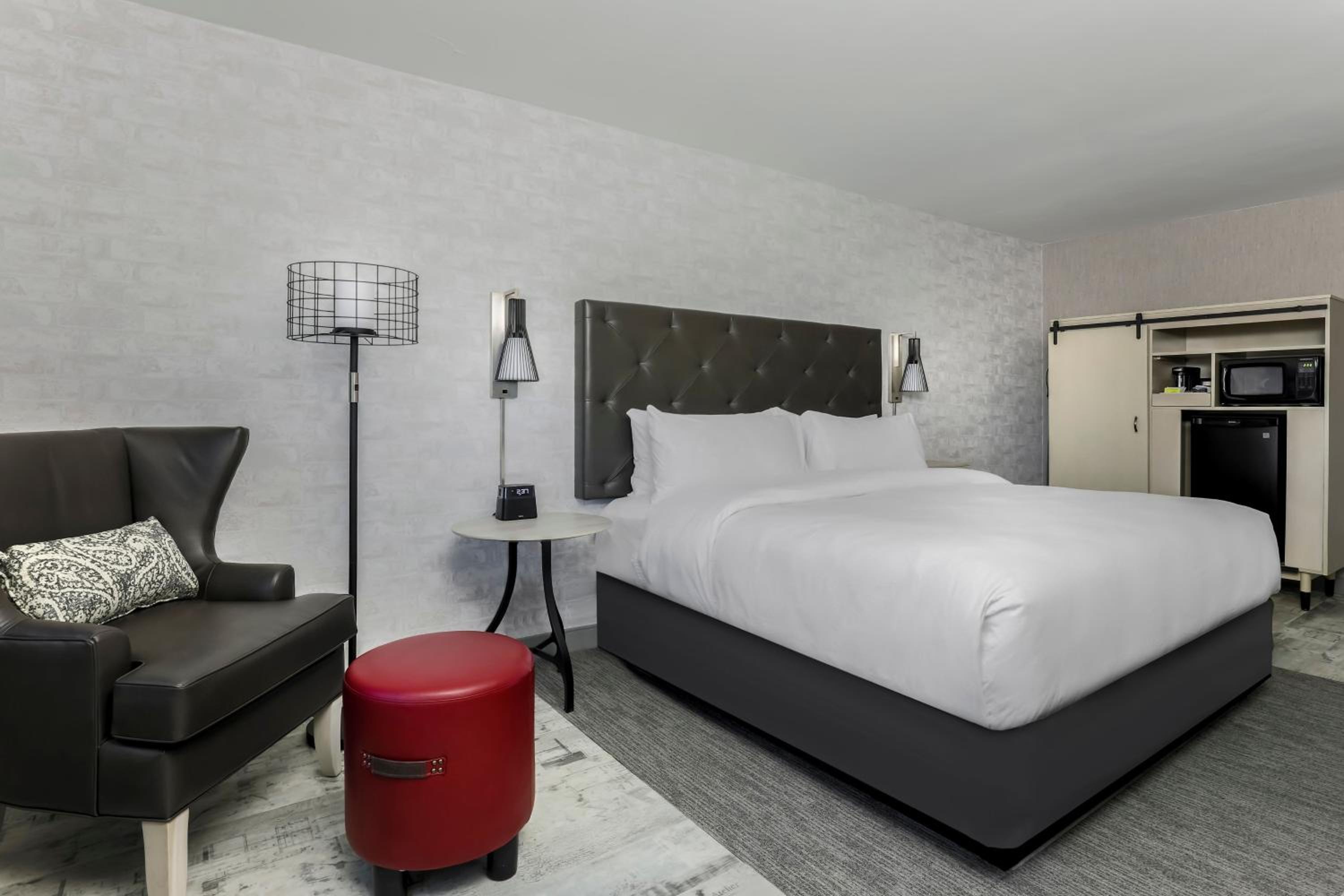 Traditional Guest room with 1 King bed - Photo 1