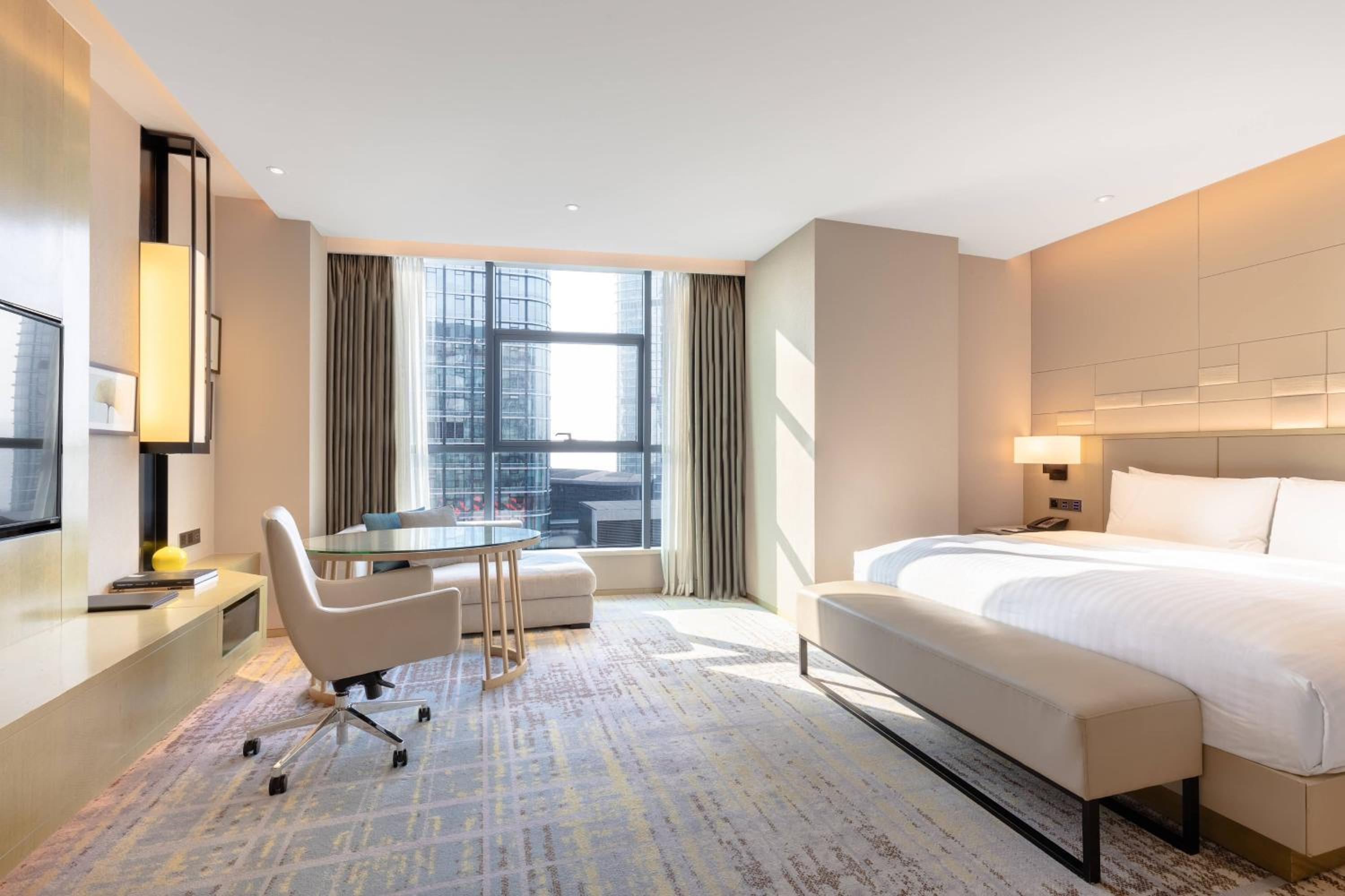 Classic King Room with City View