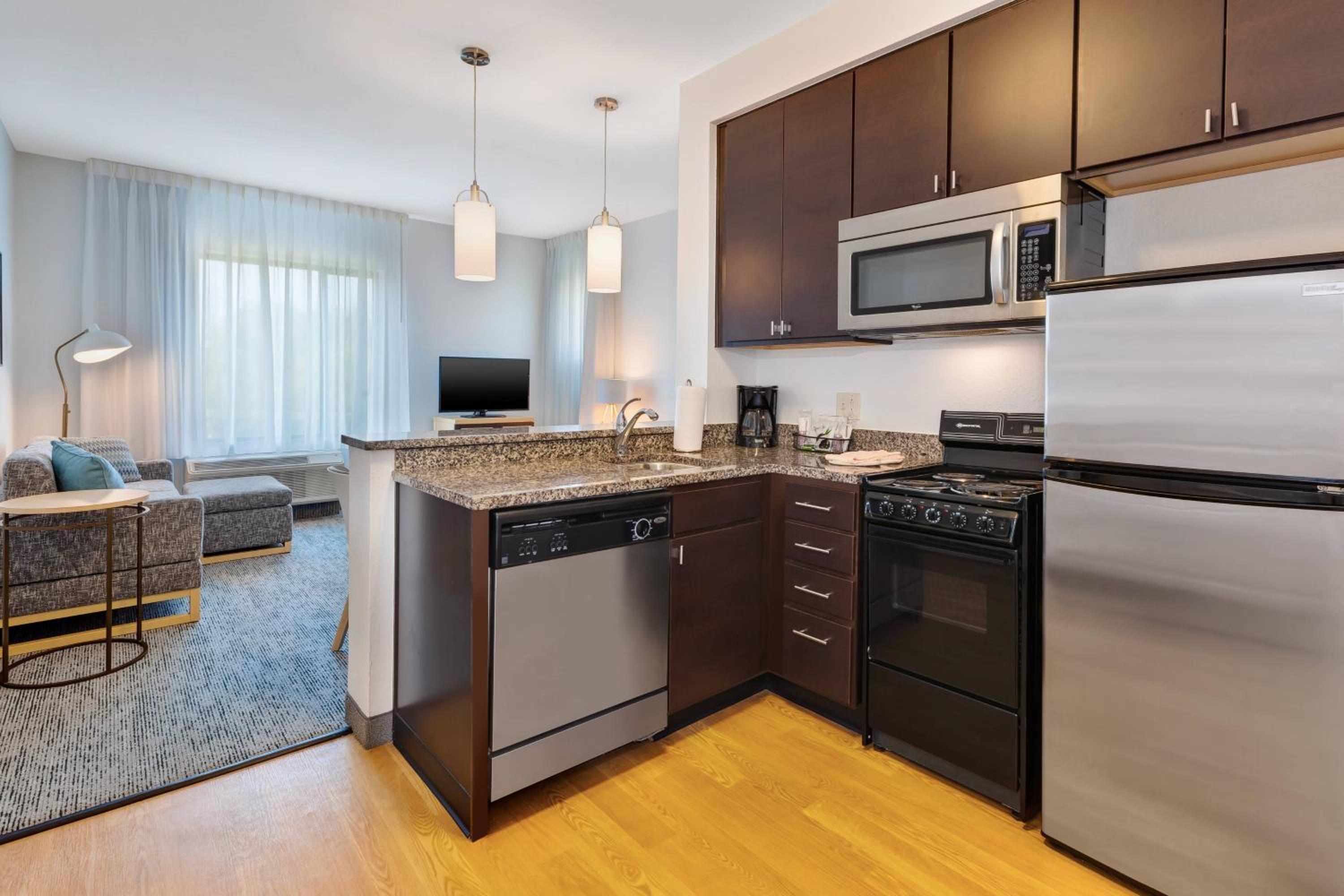 Two-Bedroom Suite - Photo 4