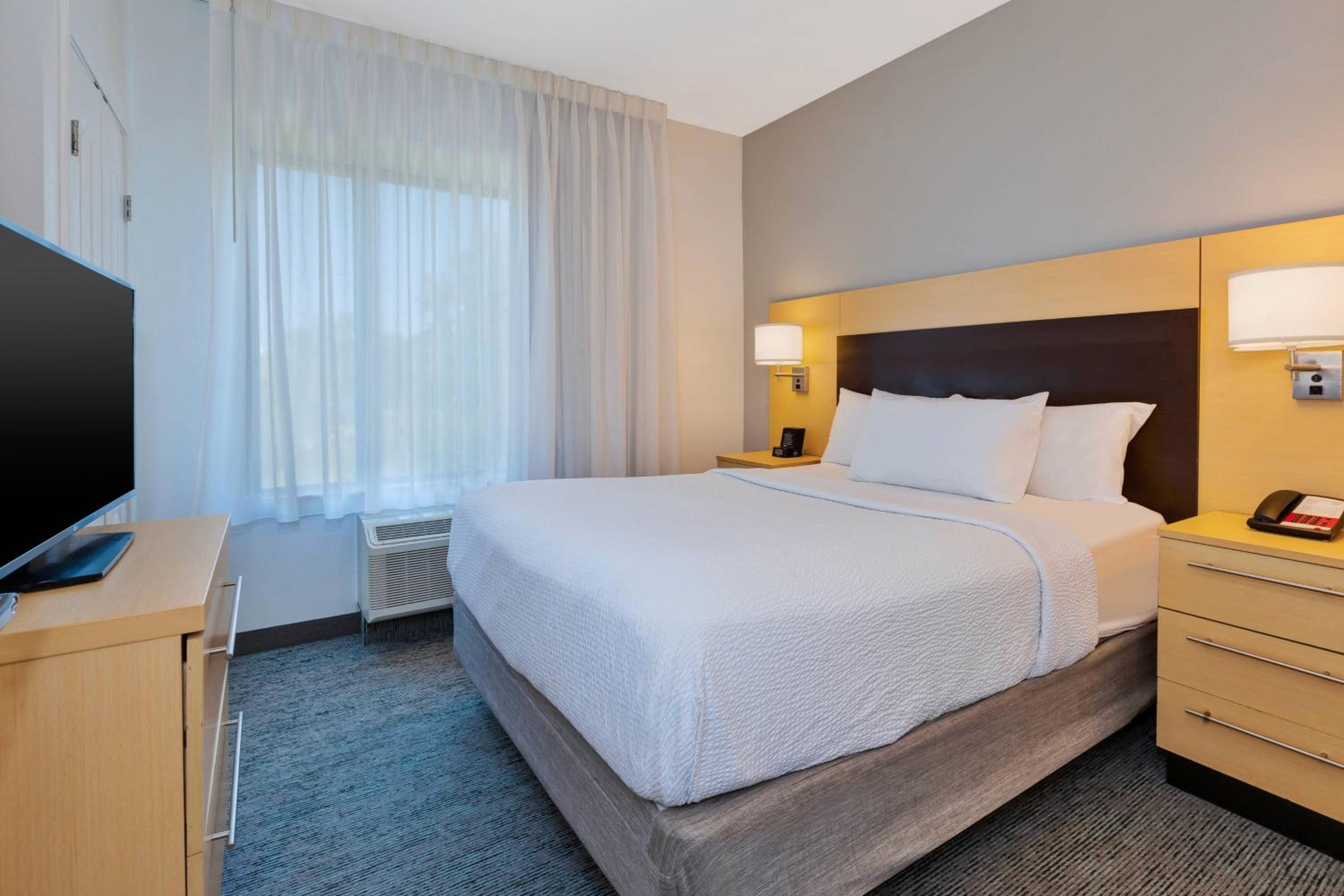 Two-Bedroom Suite - Photo 3