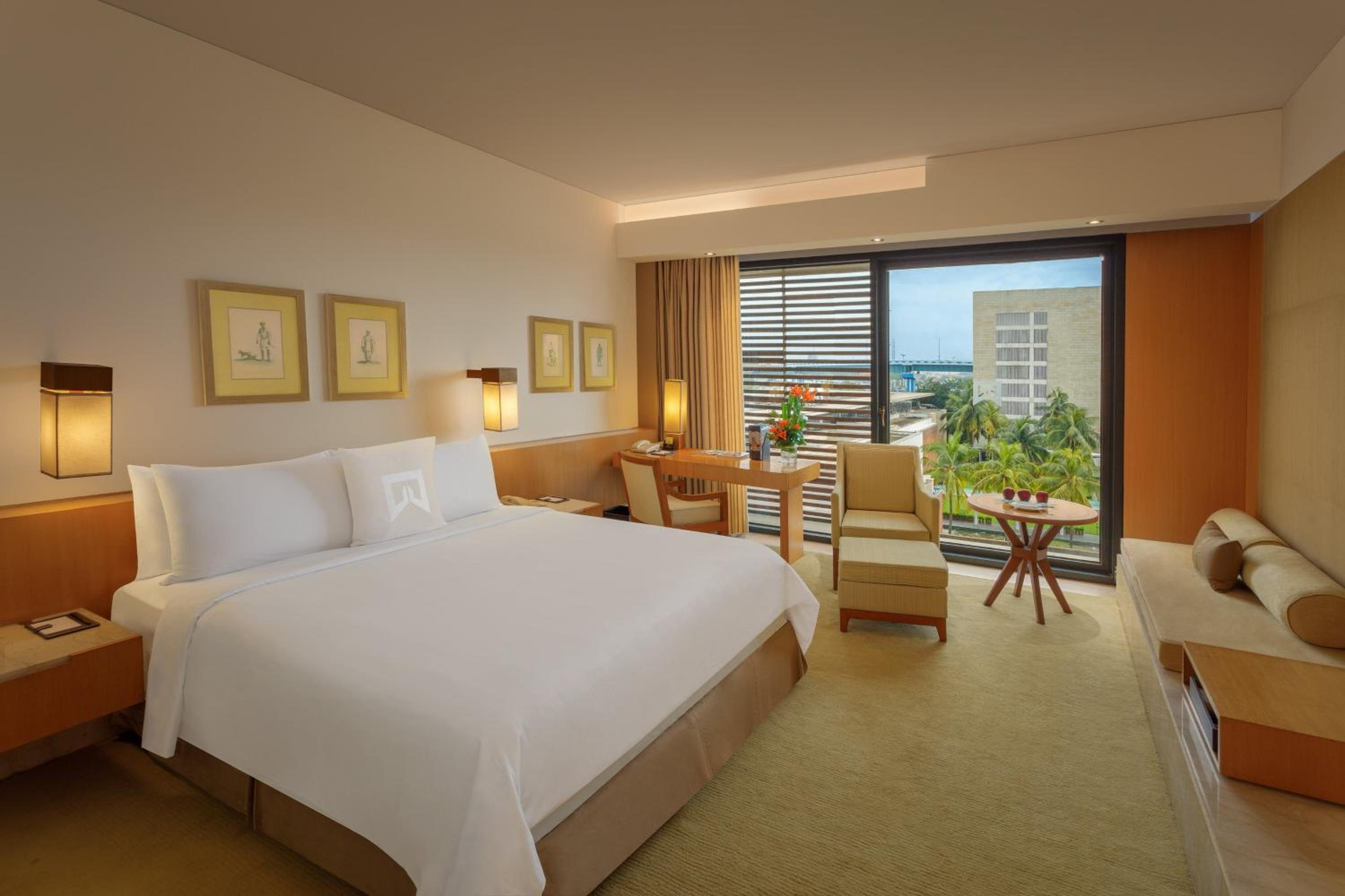 Towers Guest room, 1 Queen - Photo 1