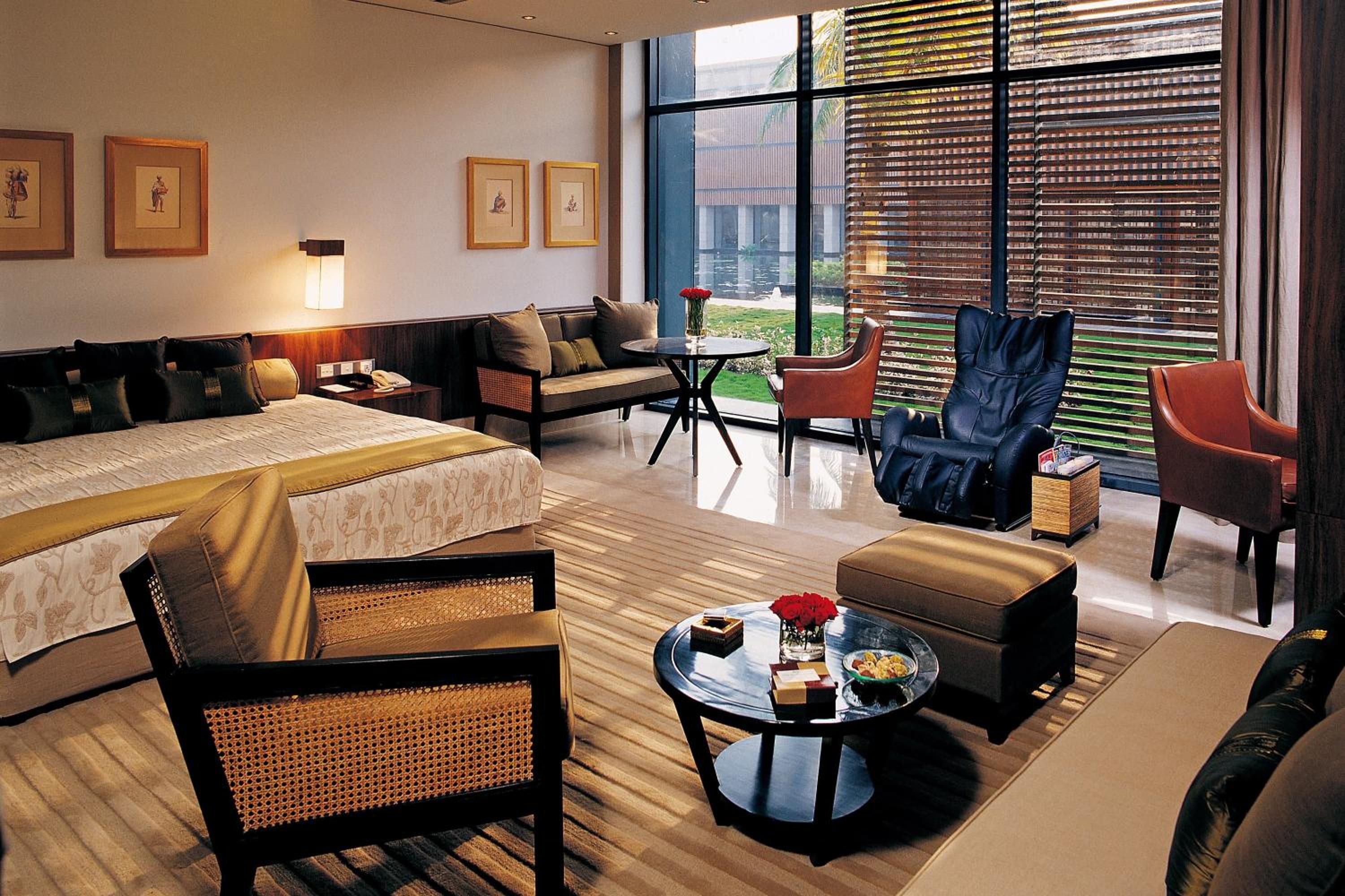 Deluxe 1 Bedroom Suite, 1 King, Garden view Deluxe 1 Bedroom Suite, 1 King, Garden view