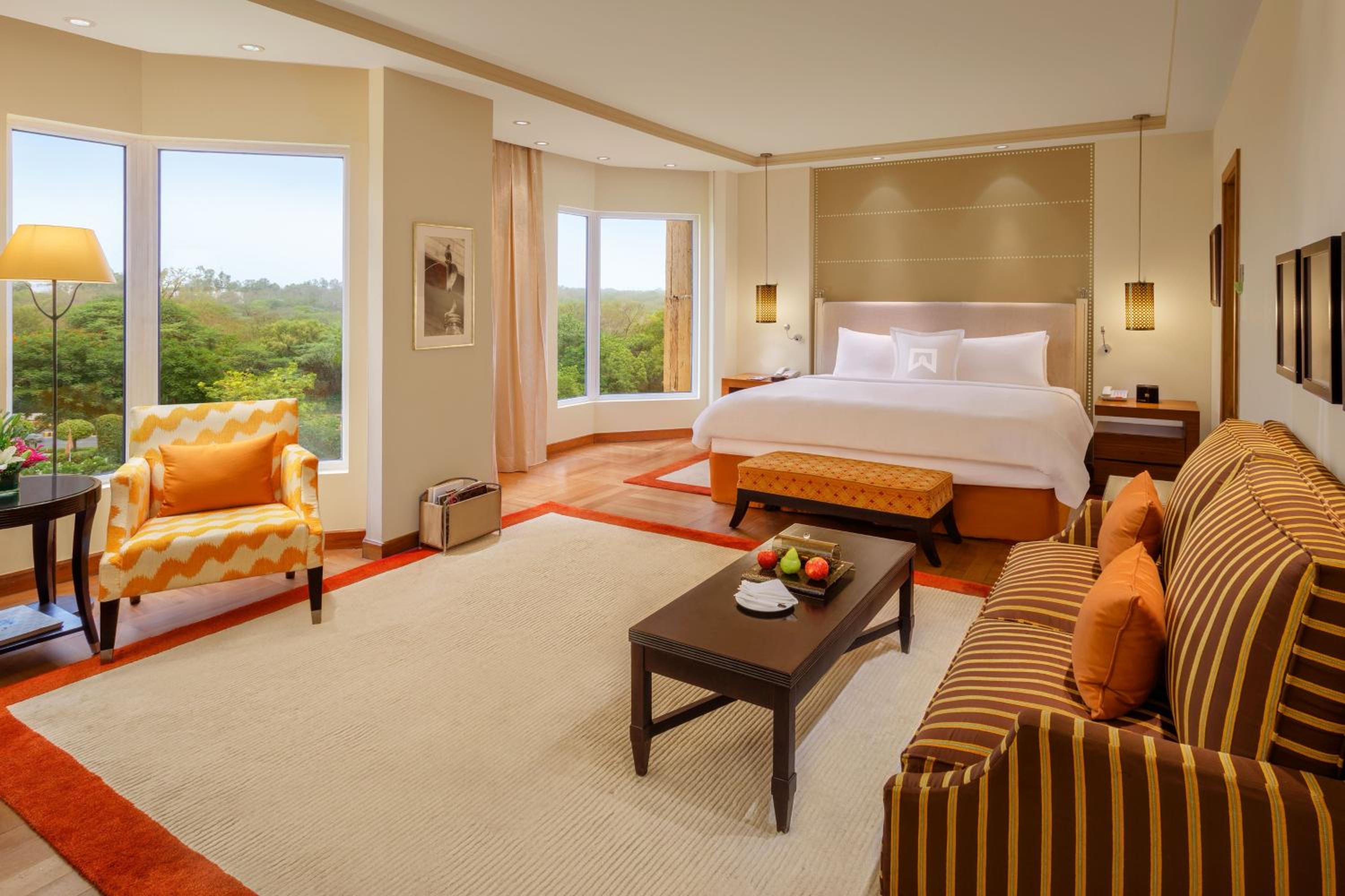 ITC One, Executive level, Larger Guest room with complimentary lounge access, 1 King - Photo 1
