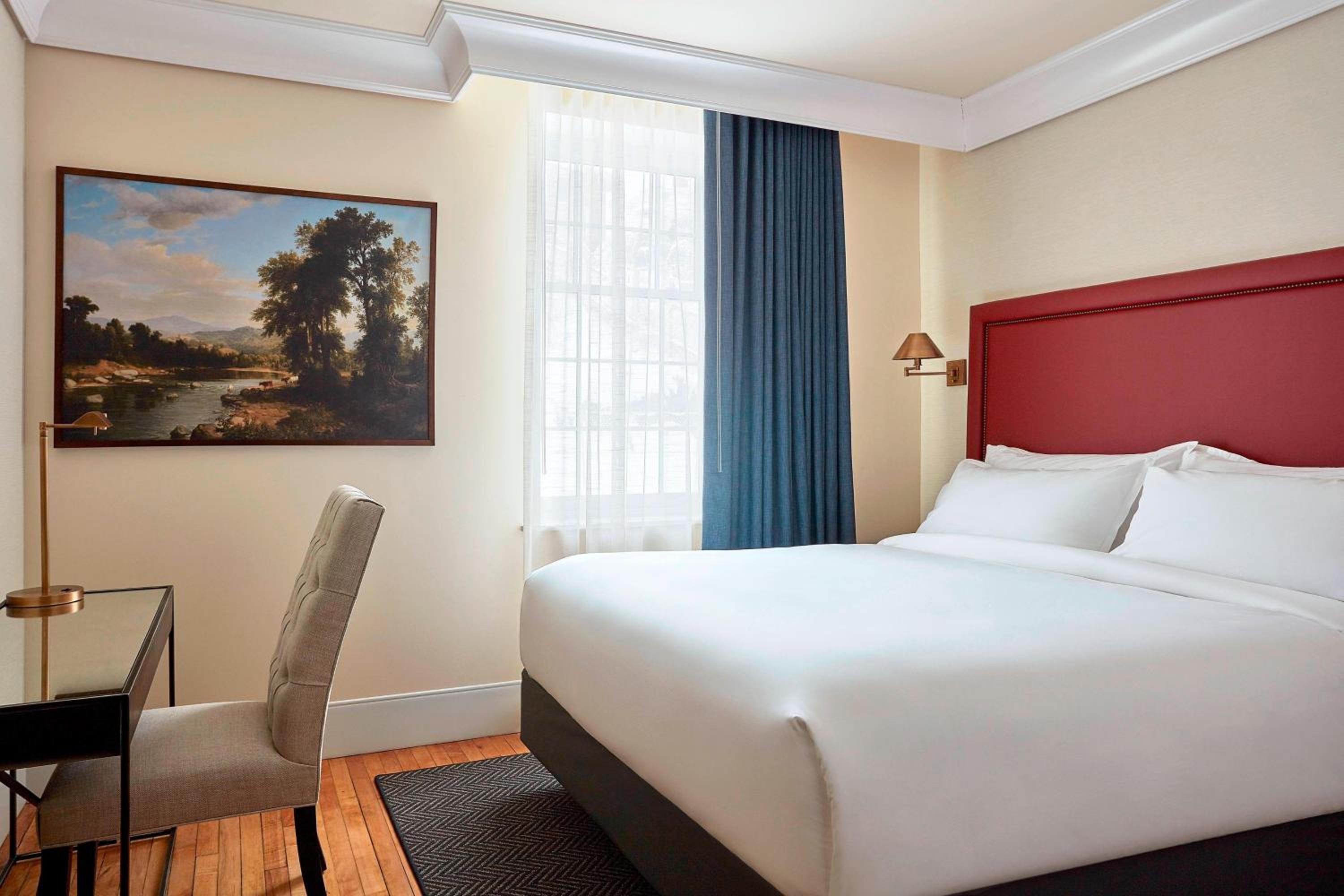 King Room - Hearing Accessible photo 1