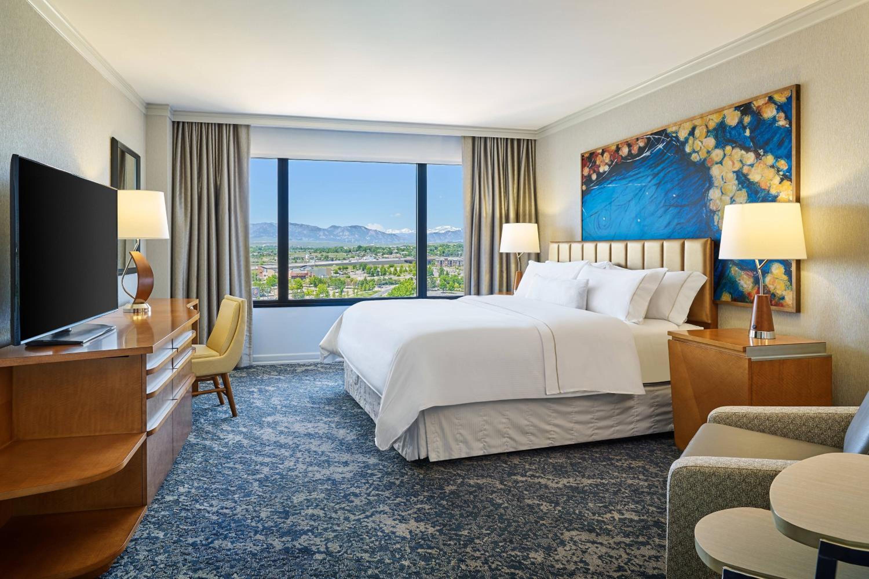 Premium King Room - Photo 4
