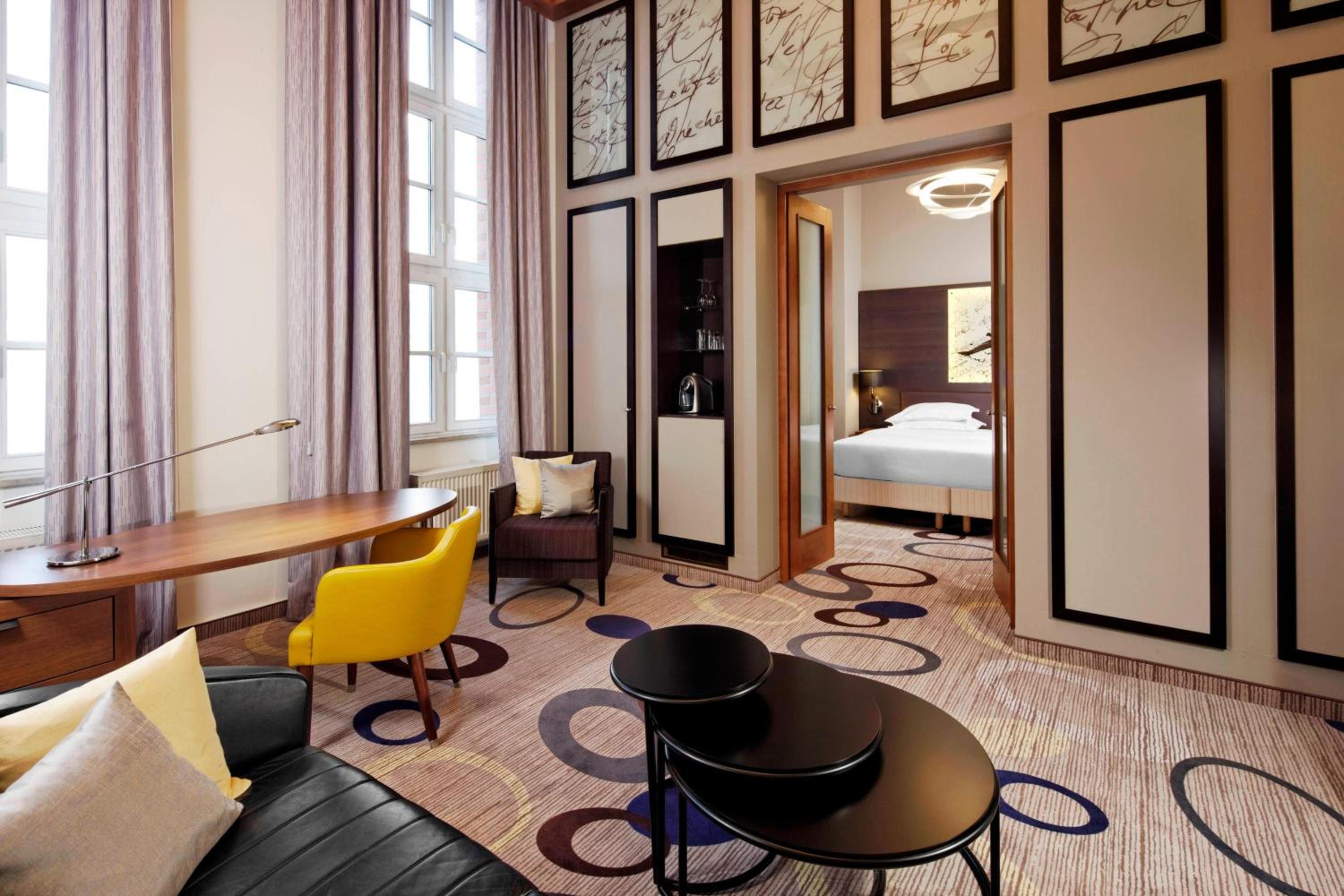 Deluxe Suite, Suite, 1 King - Photo 1