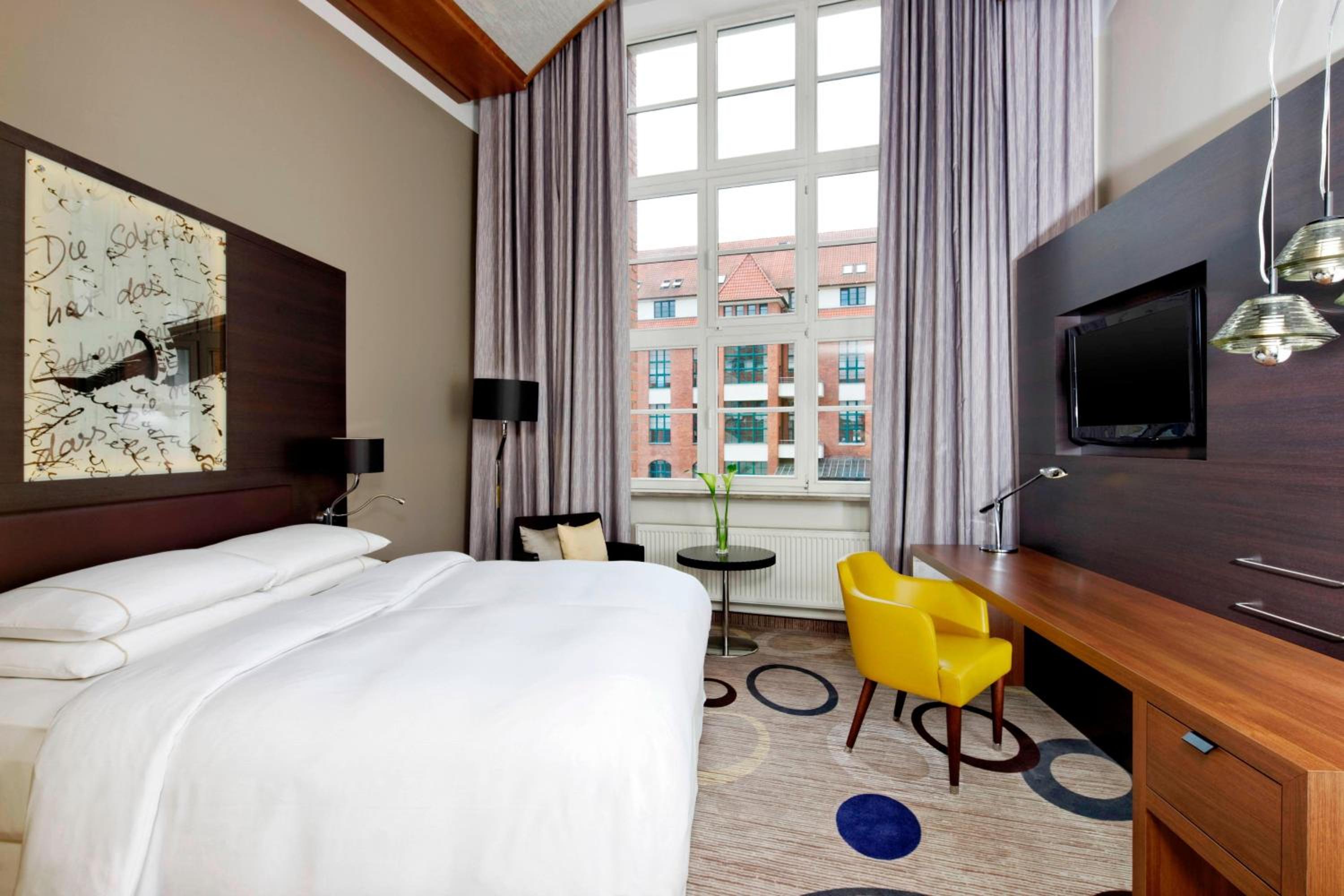 Executive, Guest room, 1 King - Photo 1
