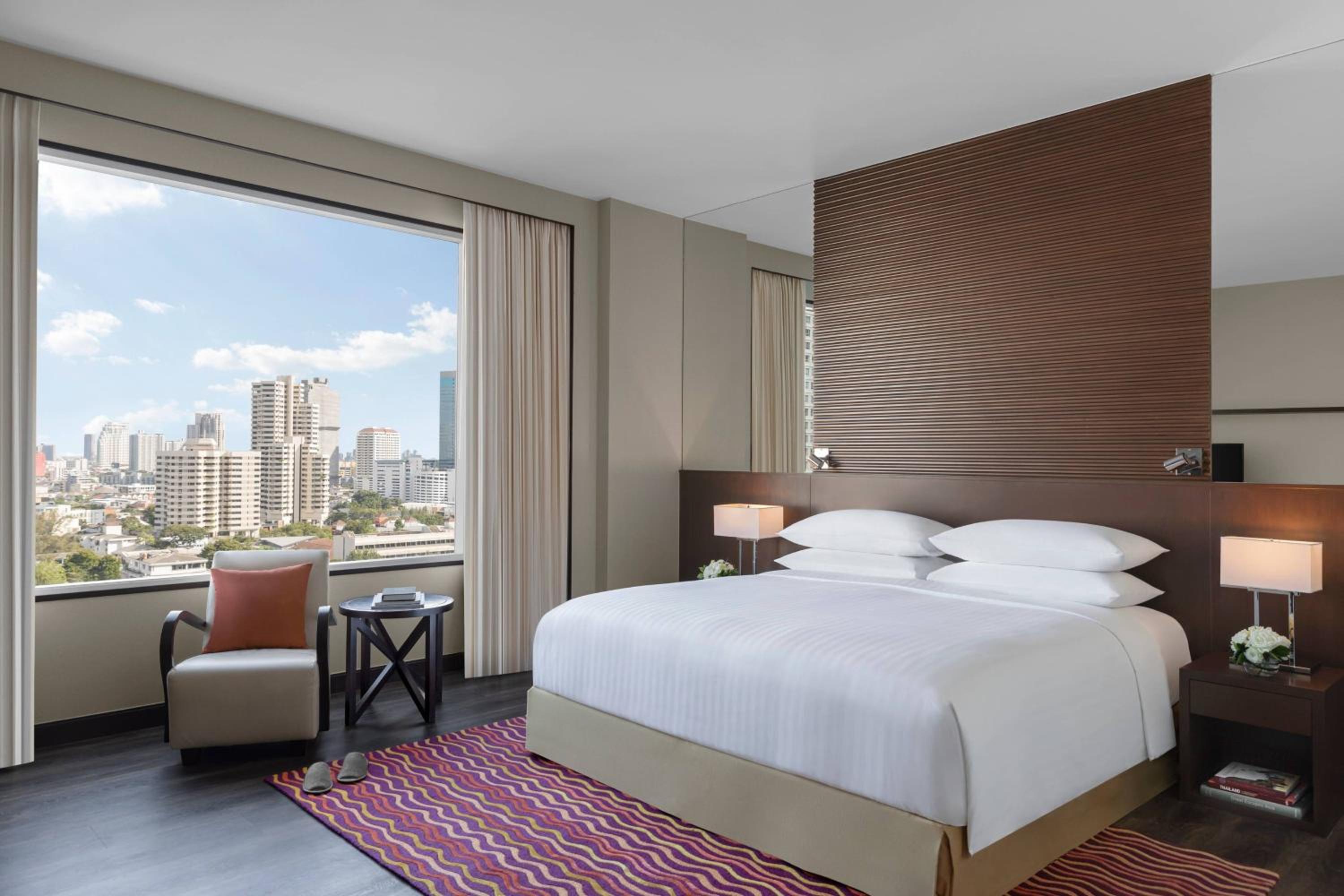 Two-Bedroom Apartment with City View, with Bathtub photo 2