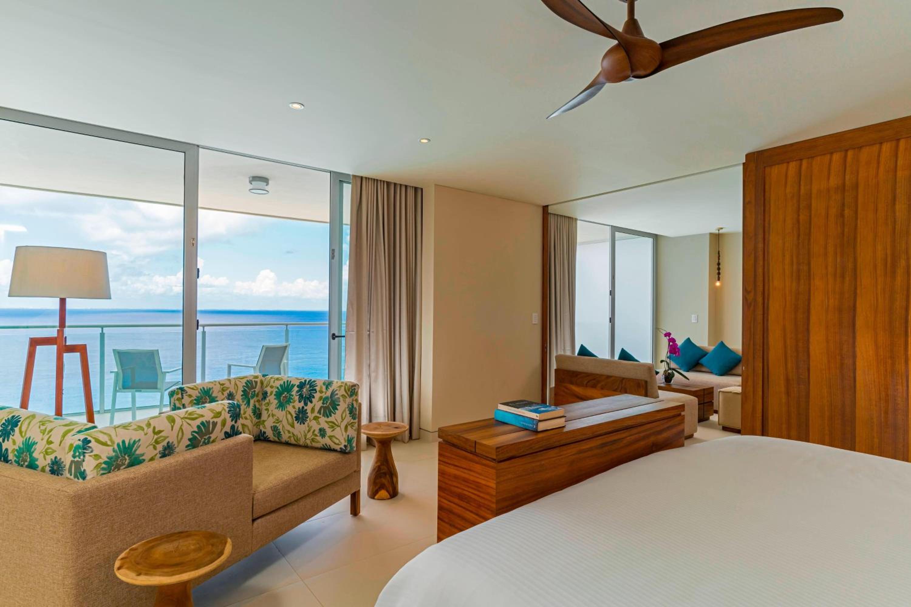 Suite 1 Bedroom Larger 1 King Ocean view, Top floor thumbnail 6