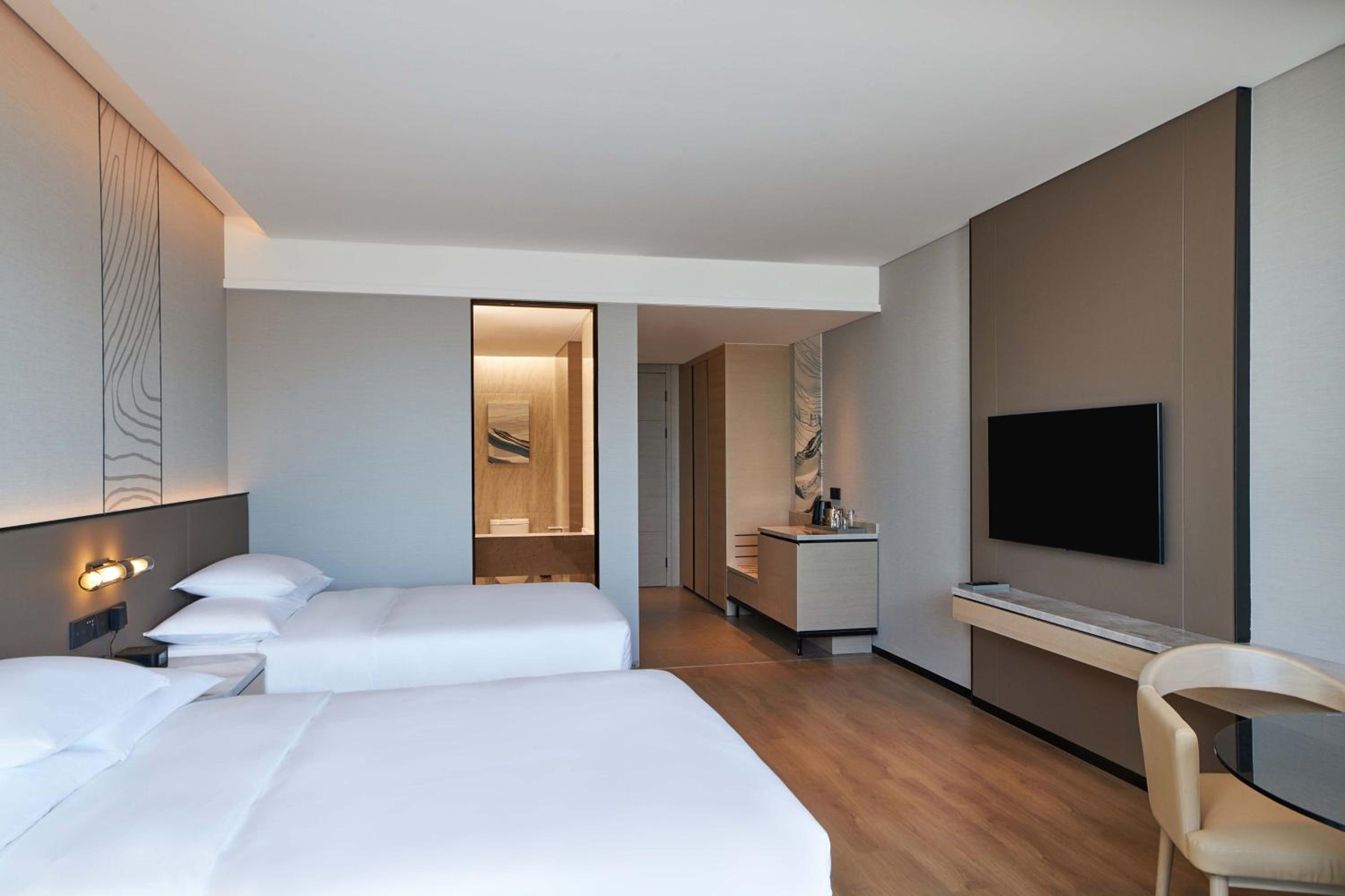Executive Double Room with Two Double Beds and Lounge Access photo 3