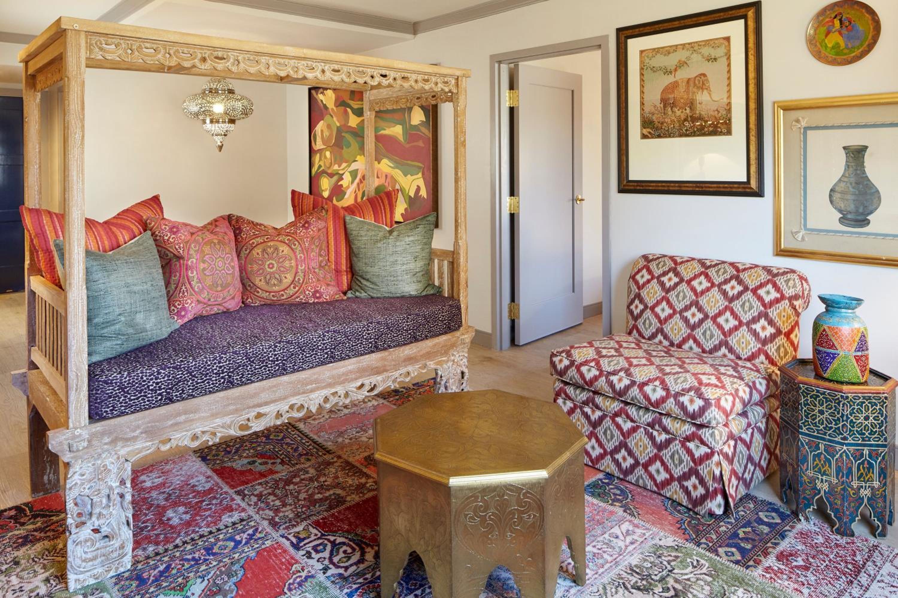 Large One-Bedroom King Suite with City View - Photo 3