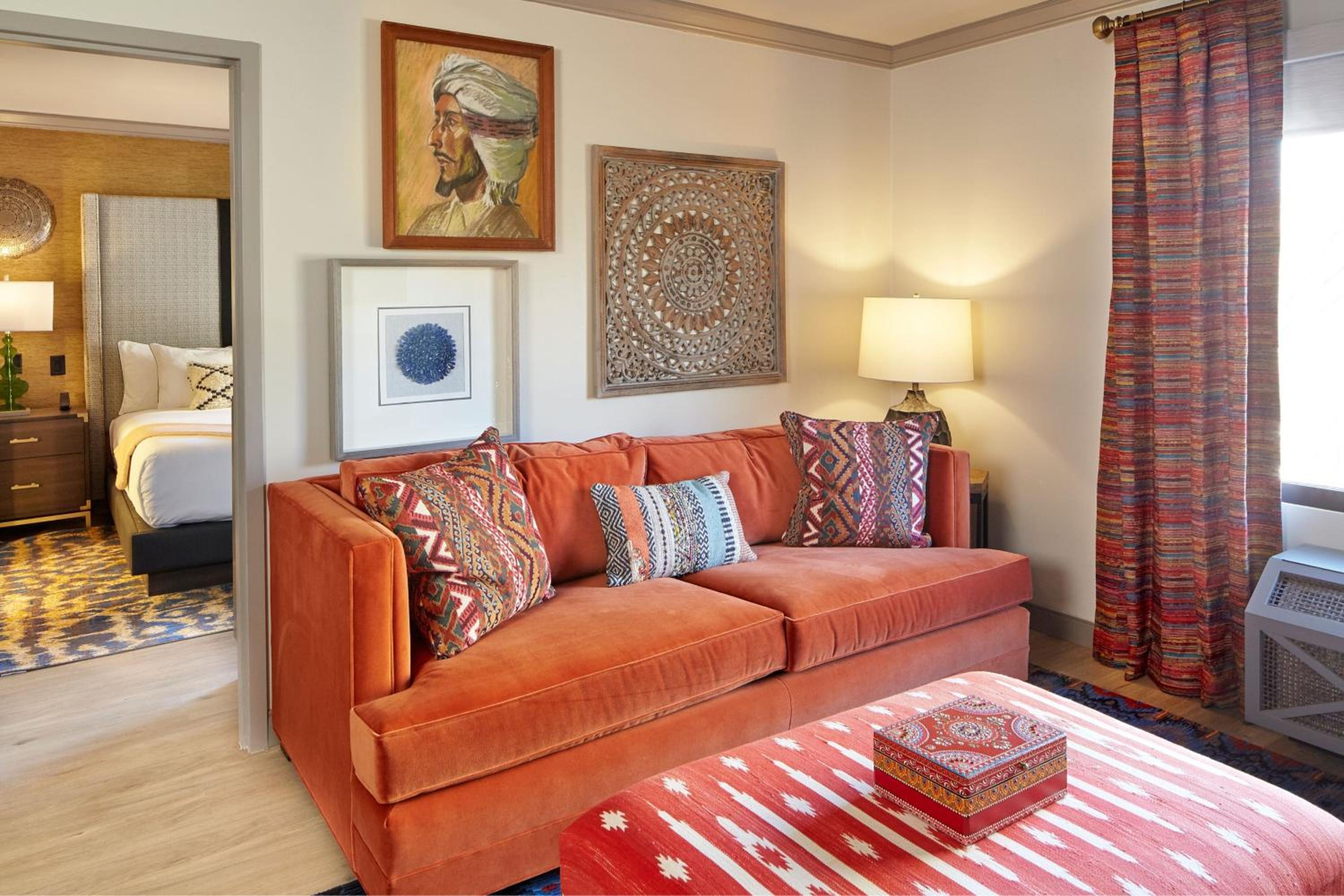 Large One-Bedroom King Suite with City View - Photo 4