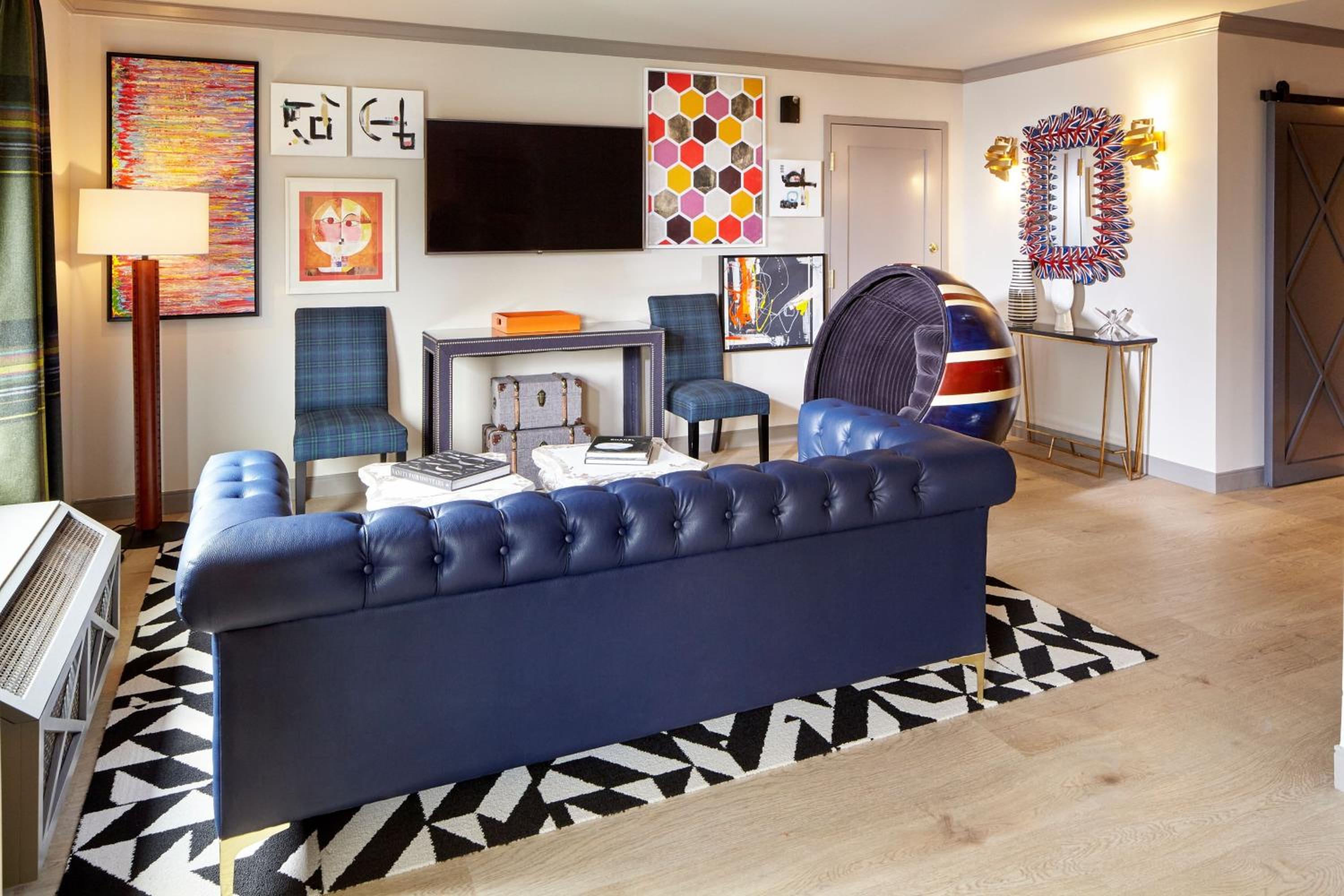 Junior King Suite with Pool View - Photo 1