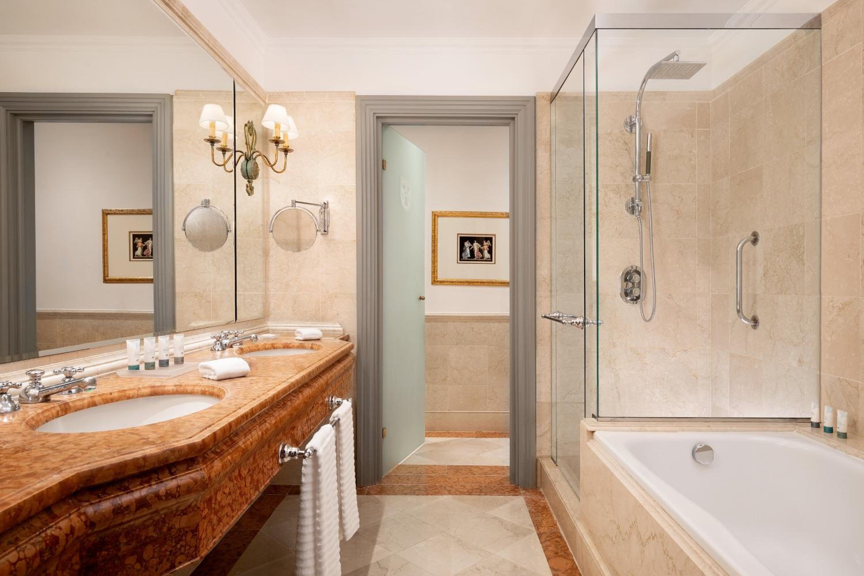 Grand Deluxe Suite, 1 Bedroom Suite, Arno River View photo 2