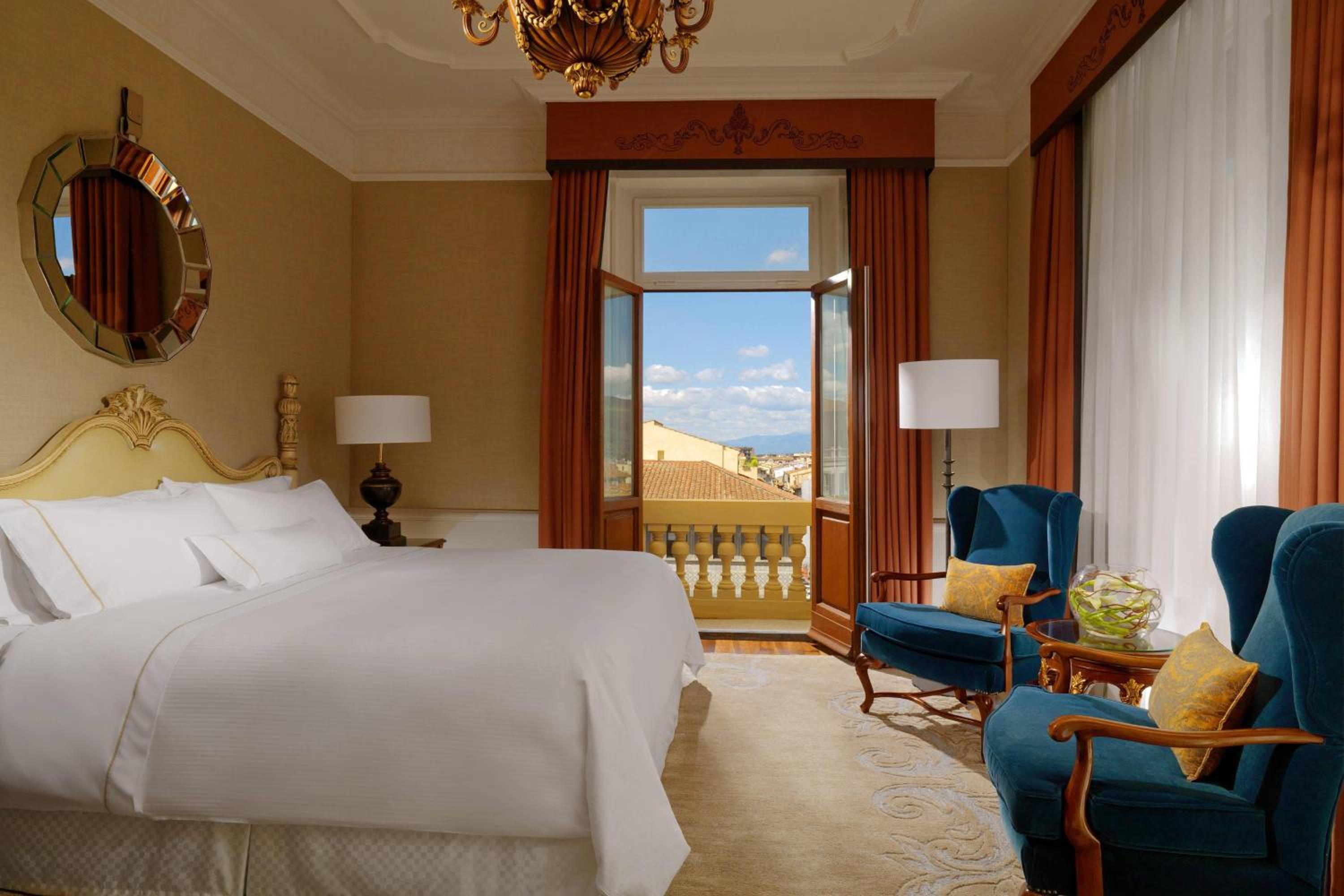 Premium, Guest Room, 1 King - Photo 1