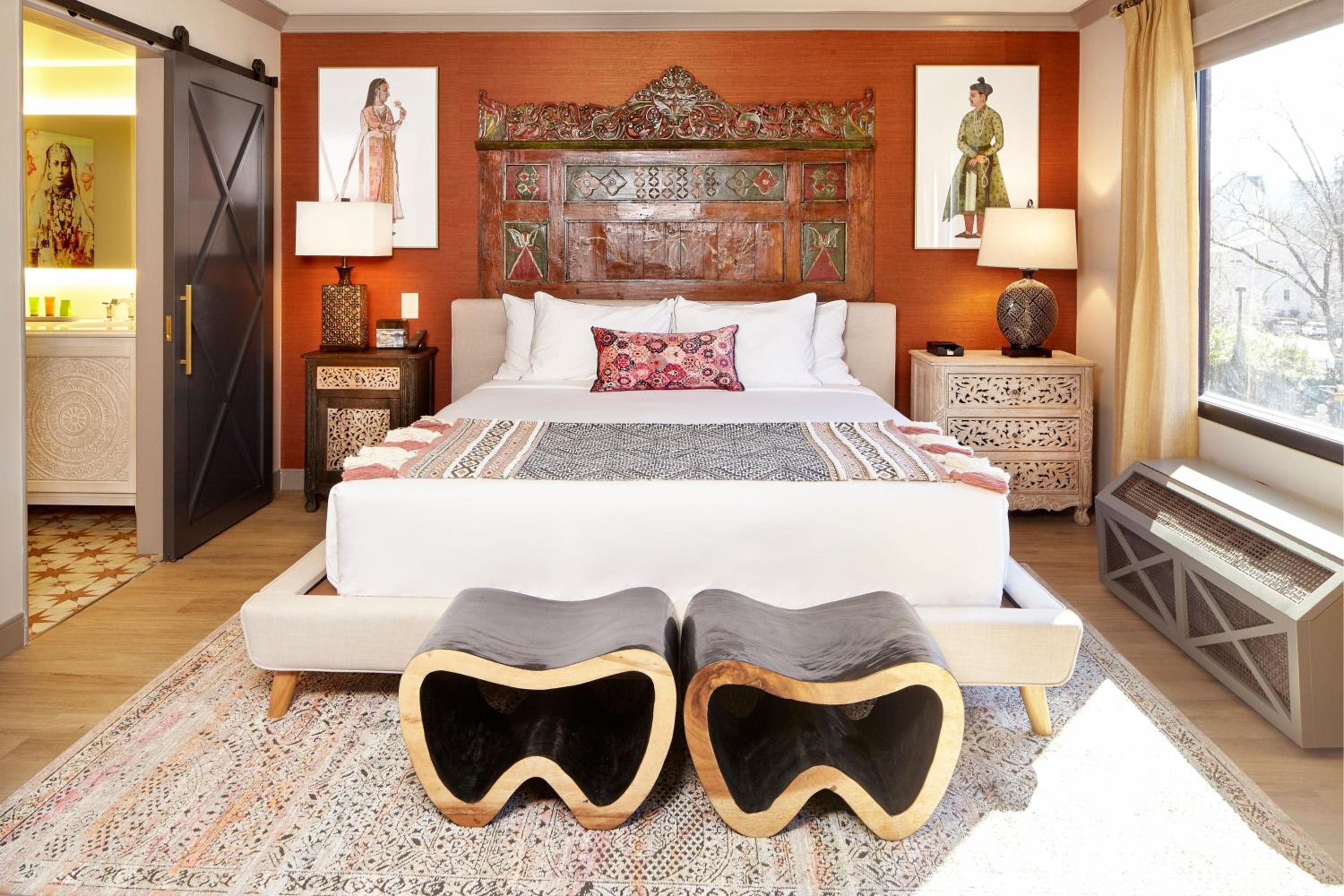 Junior King Suite with Pool View - Photo 7