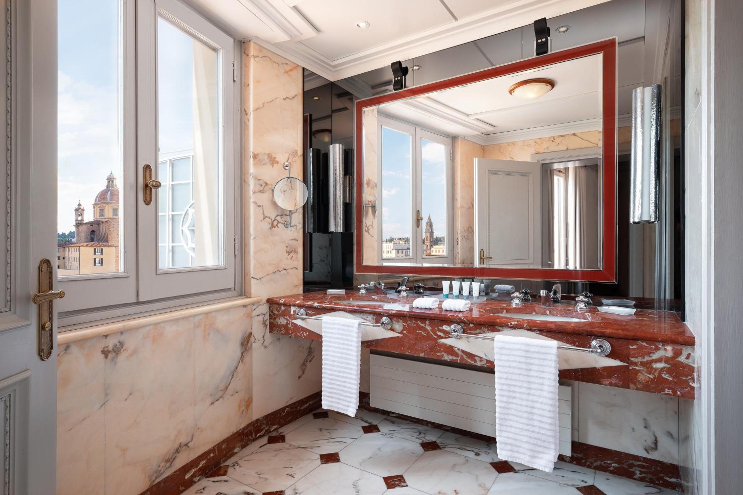 Penthouse, Guest Room, 1 King - Photo 3