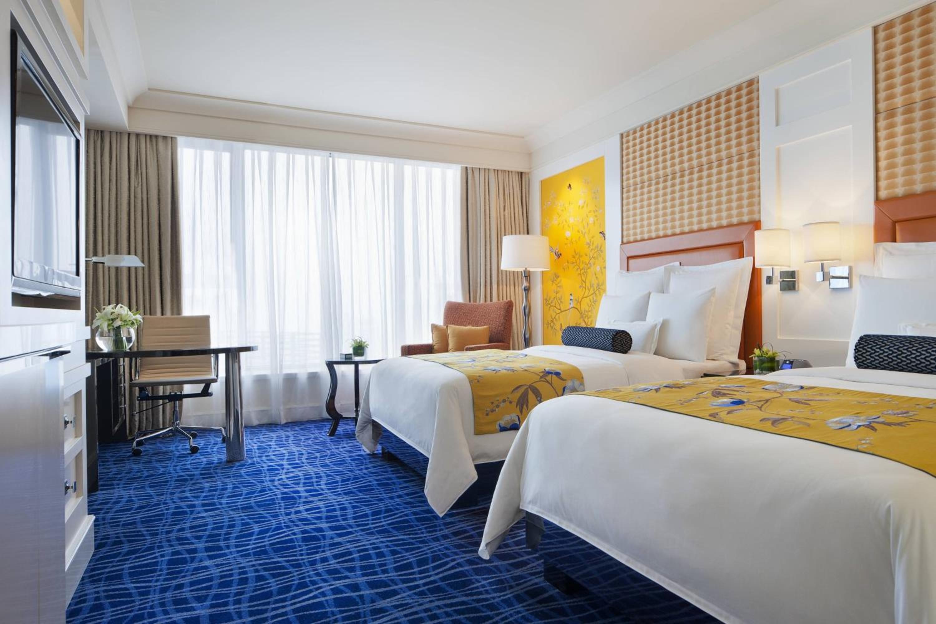 Deluxe Twin room, Guest room, 2 Double, City view - Photo 1