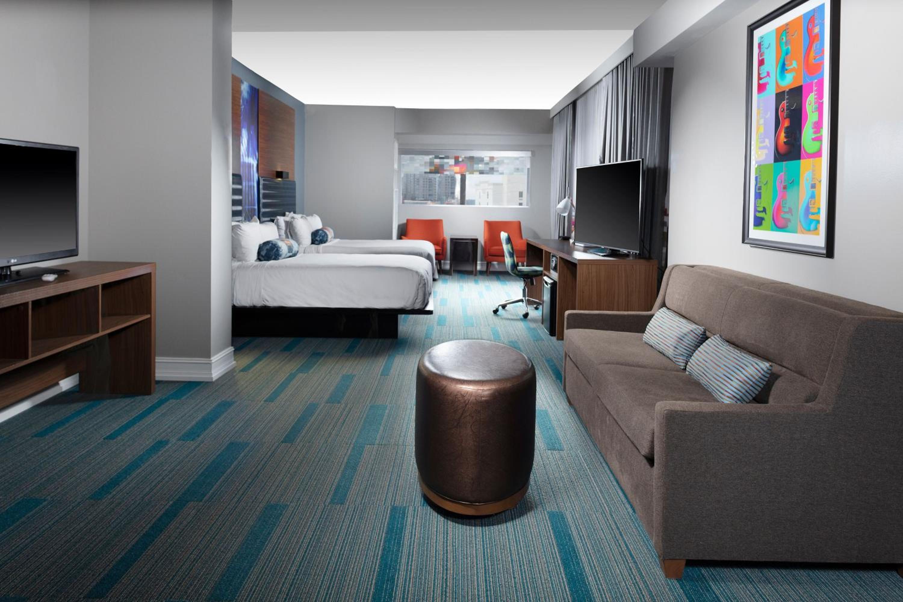 Savvy Suite with 2 Queens, 1 Bedroom Studio Suite - Photo 2