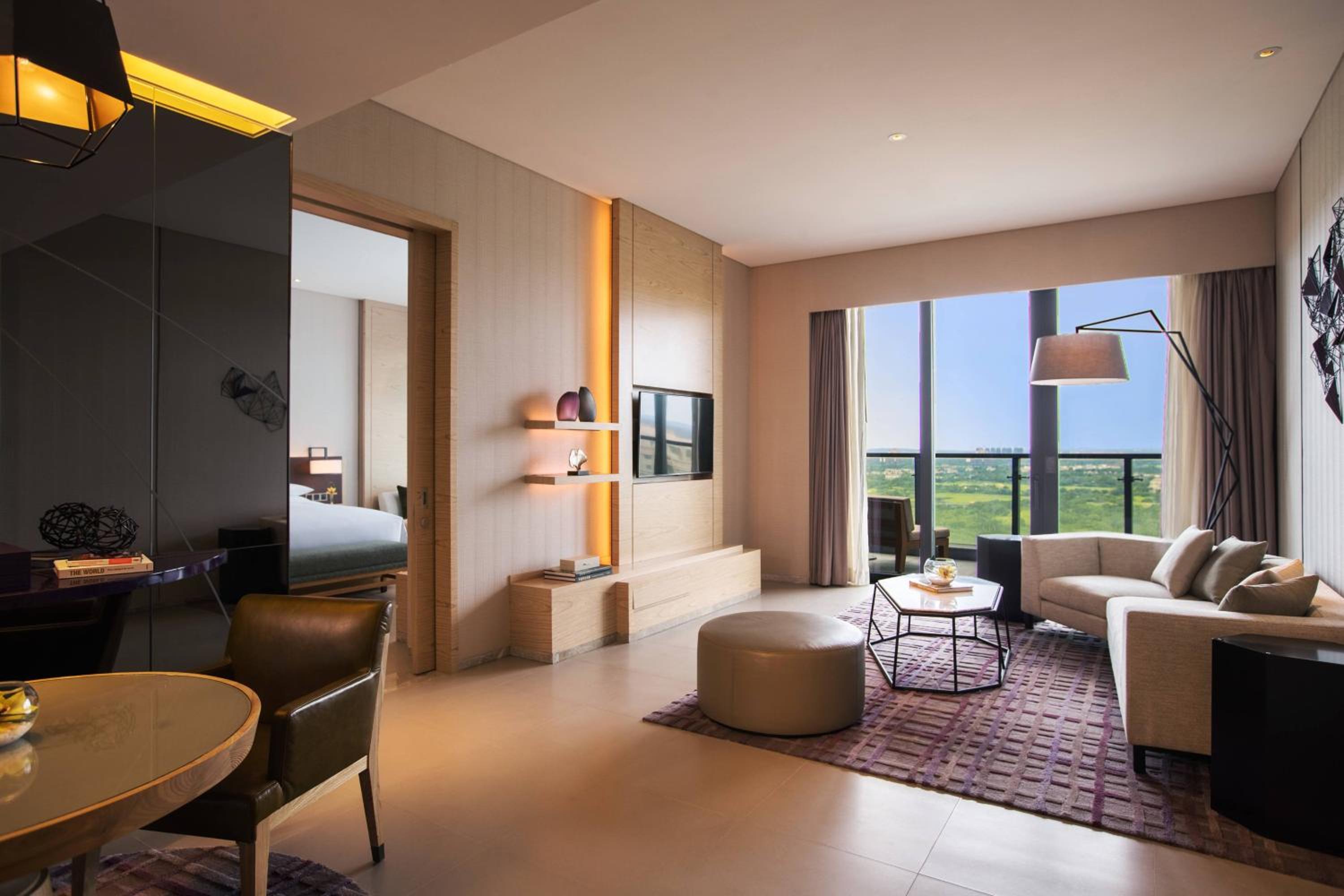 Executive Suite, Club lounge access, 1 King, Golf view photo 2