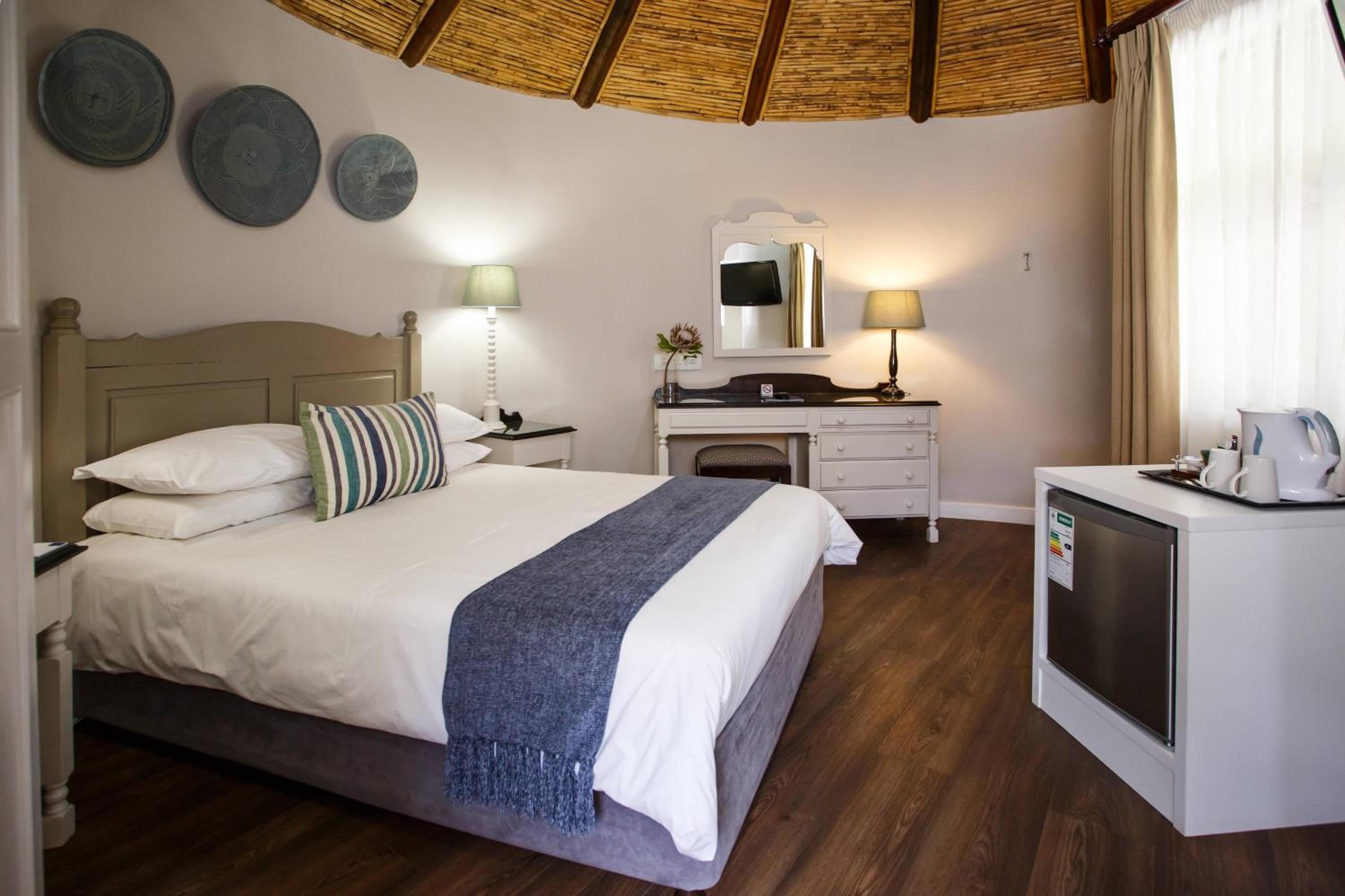 Rondavel, Guest room, 1 Queen, Garden view - Photo 1