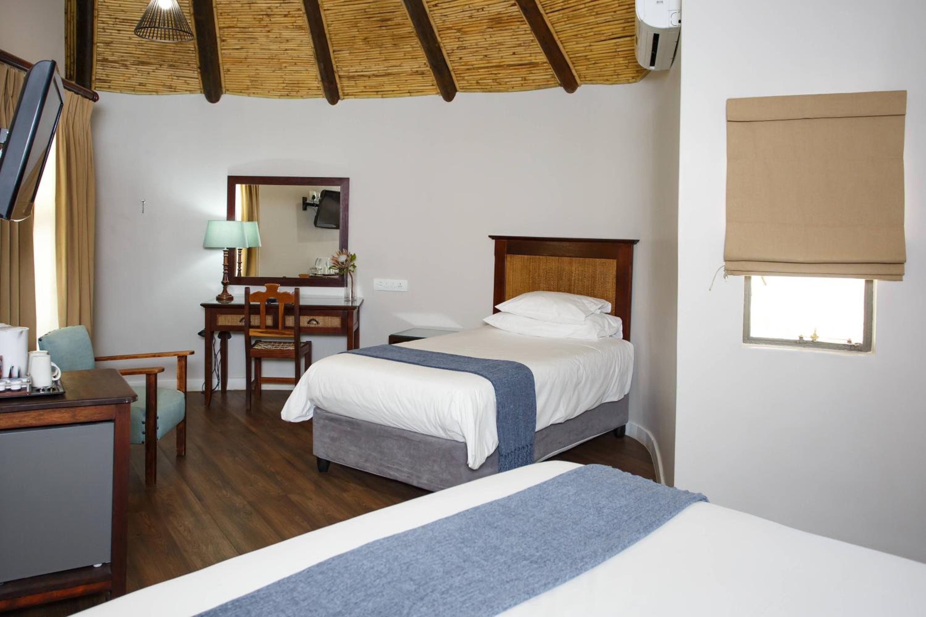 Rondavel, Guest room, 2 Twin/Single Bed(s), Garden view - Photo 2