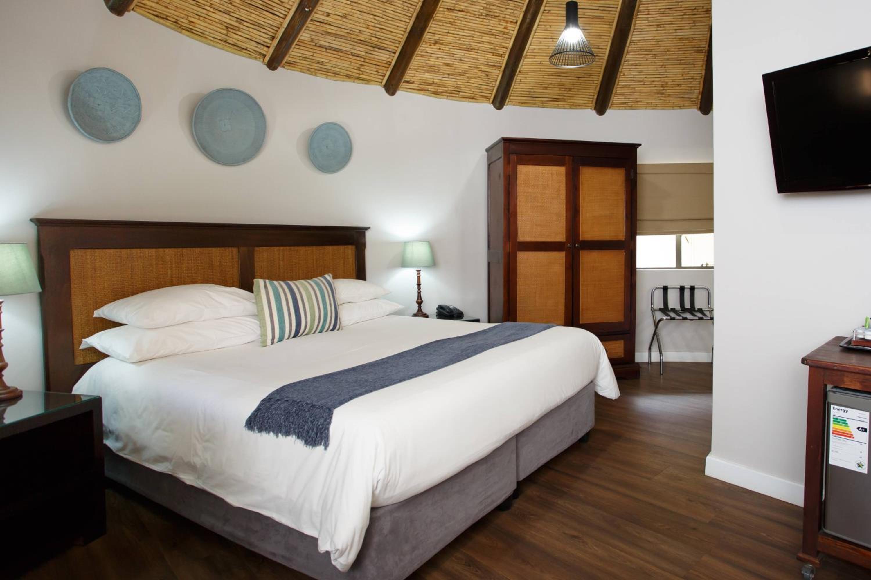 Superior Rondavel Triple, Guest room, Garden view - Photo 3
