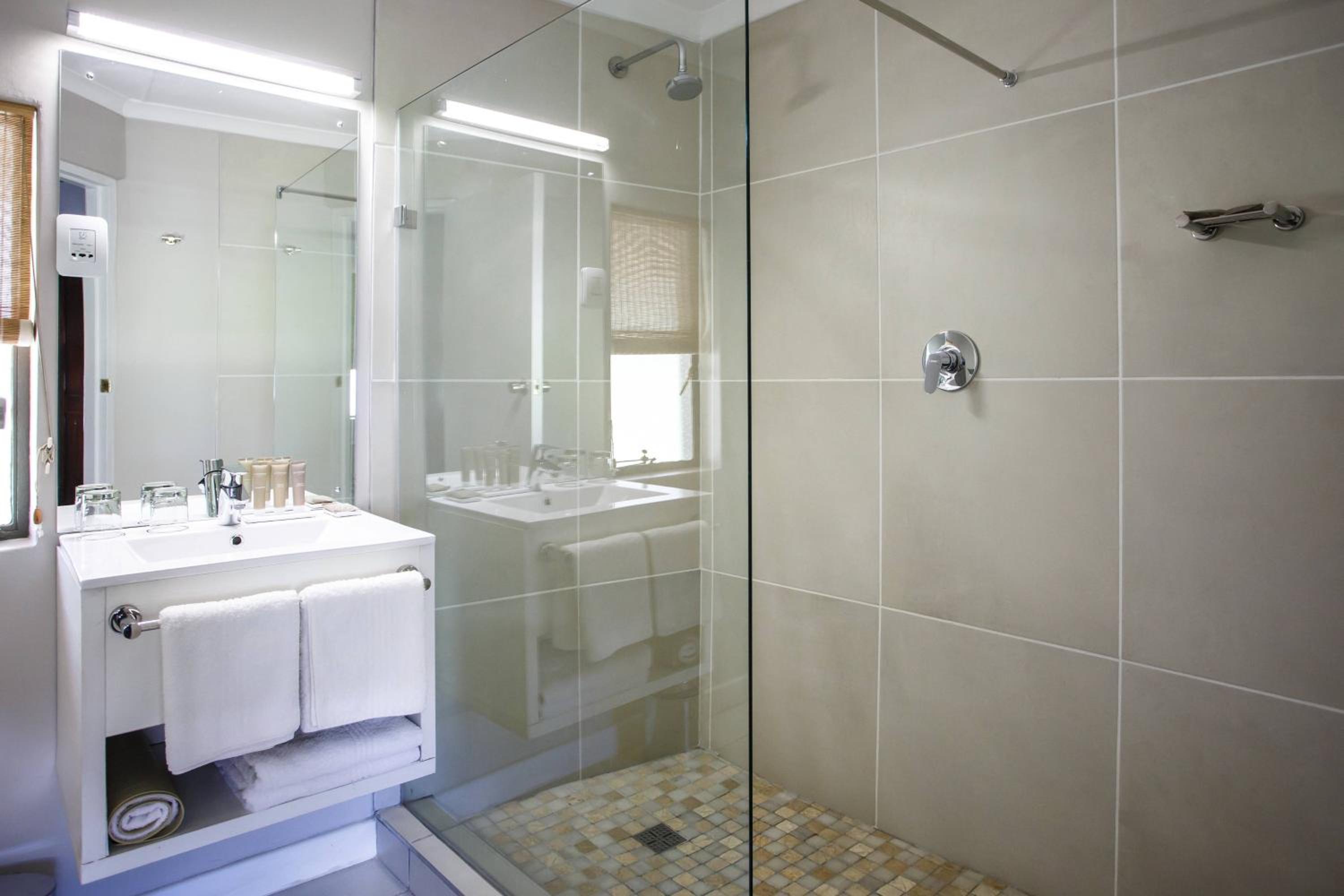 Superior Rondavel Triple, Guest room, Garden view - Photo 4