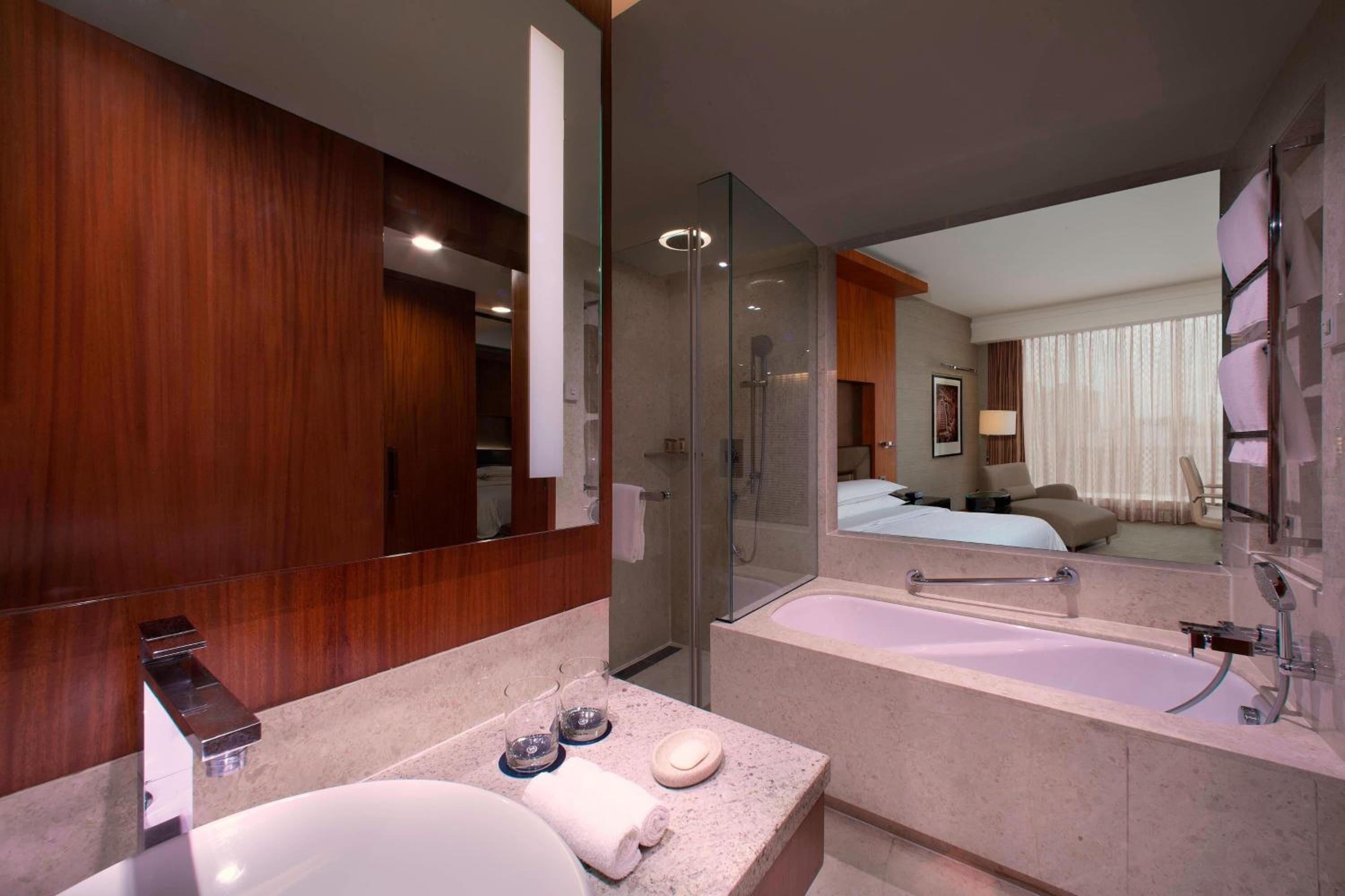  Guest Room, 1 King Bed - Photo 3