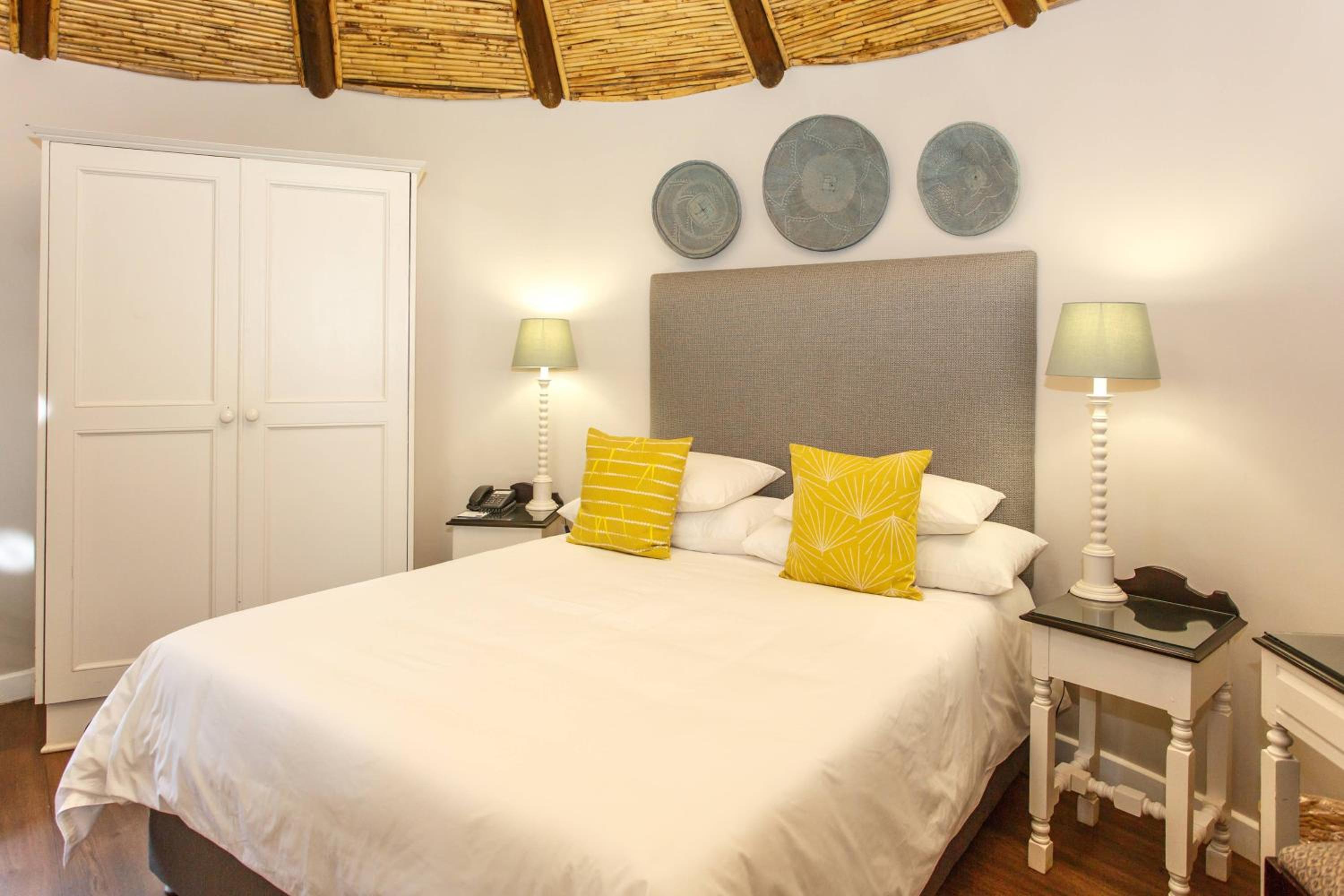 Rondavel, Guest room, 1 Queen, Garden view - Photo 4