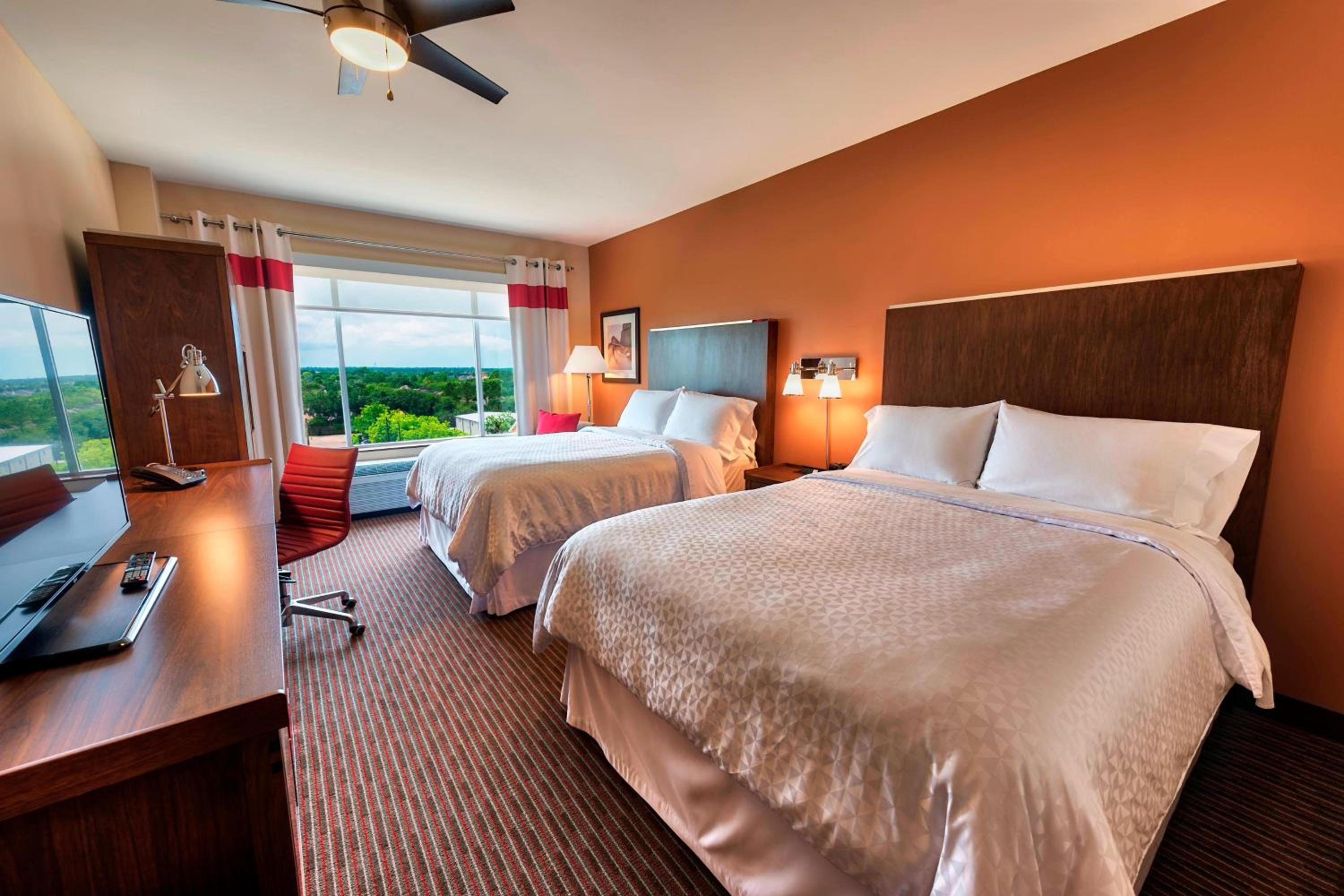 Queen Room with Two Queen Beds - Hearing Accessible