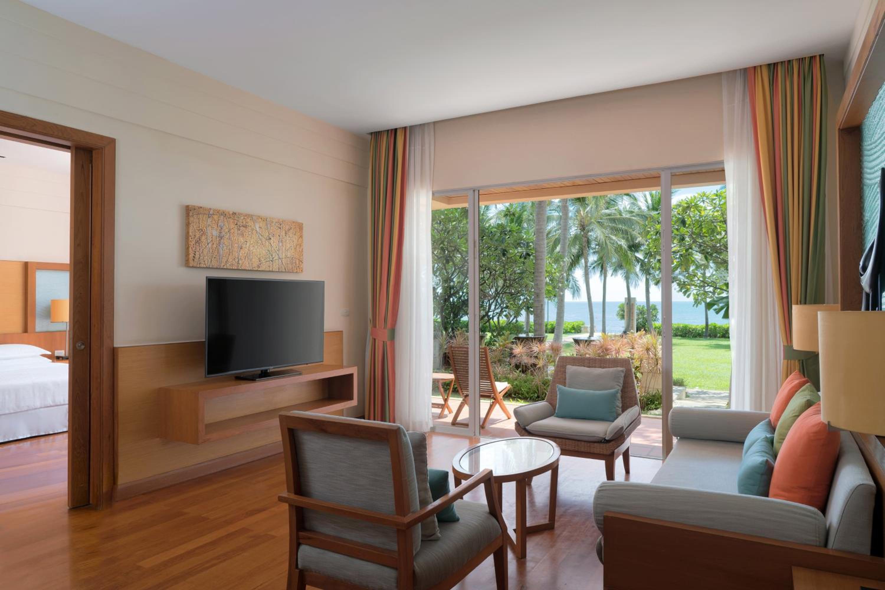 Ocean Suite, 1 Bedroom Suite, 1 King, Oceanfront - Photo 6