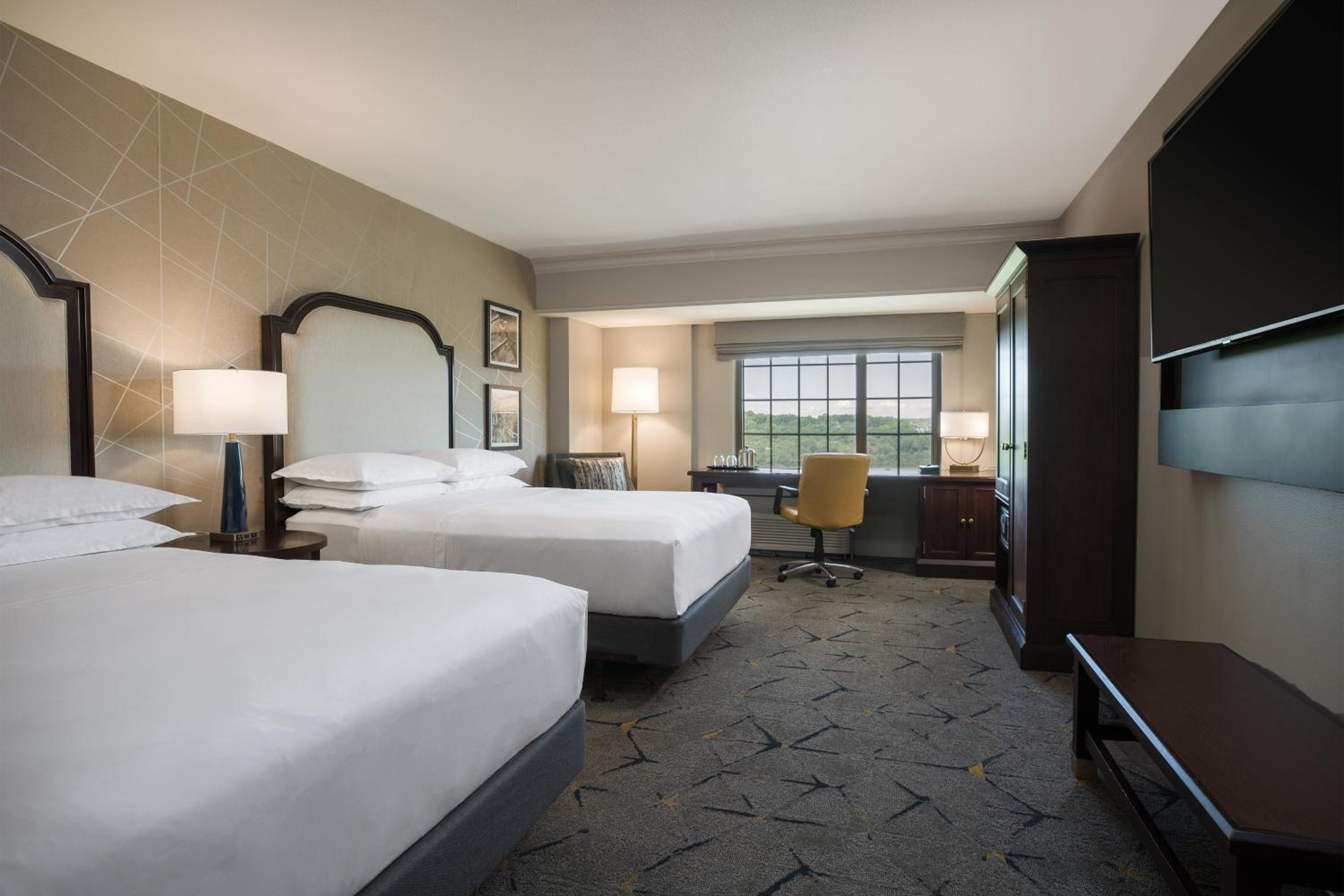 Queen Room with Two Queen Beds and Adapted Tub - Mobility and Hearing Accessible - Photo 4