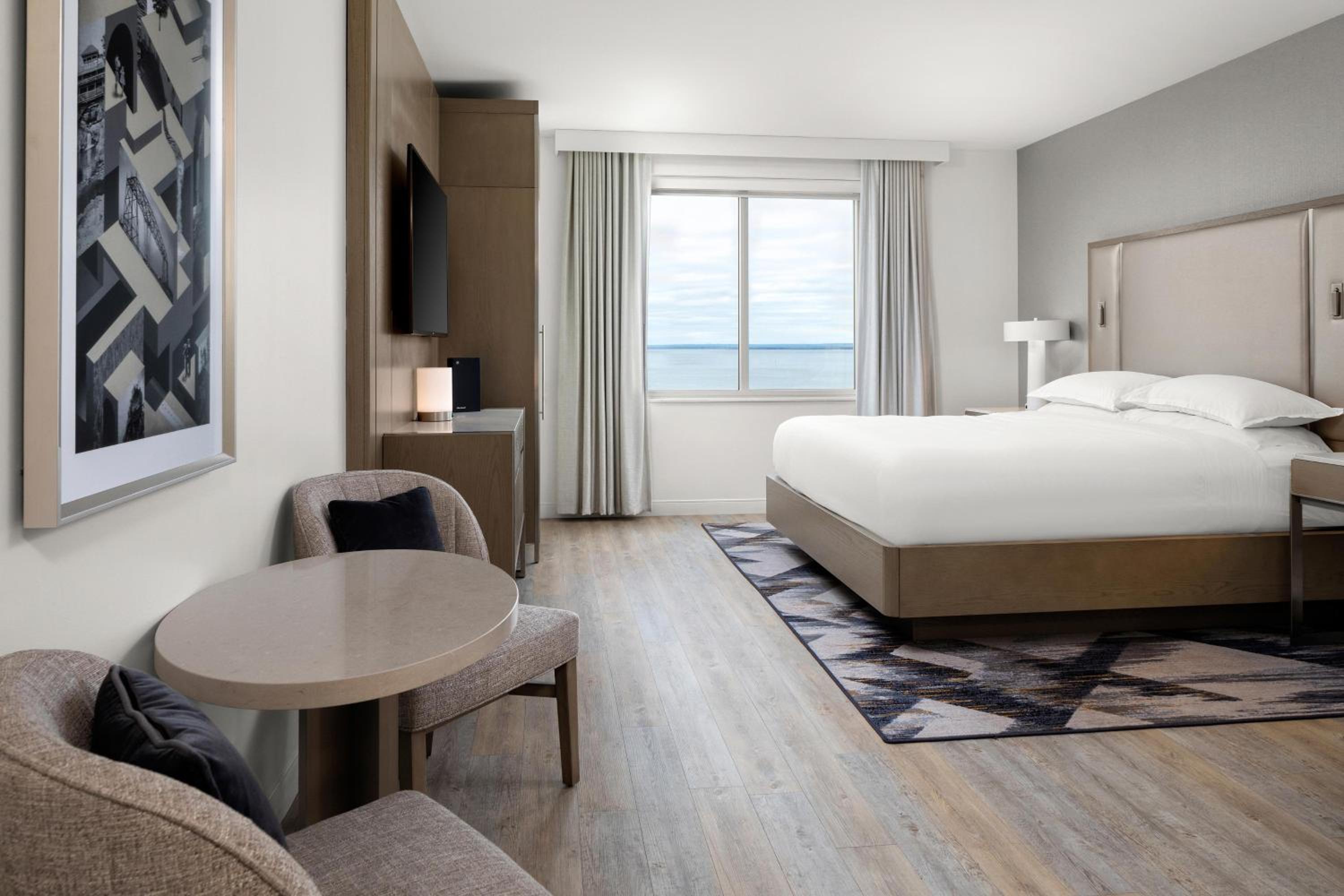 Club level, Larger Guest room, 1 King, High floor