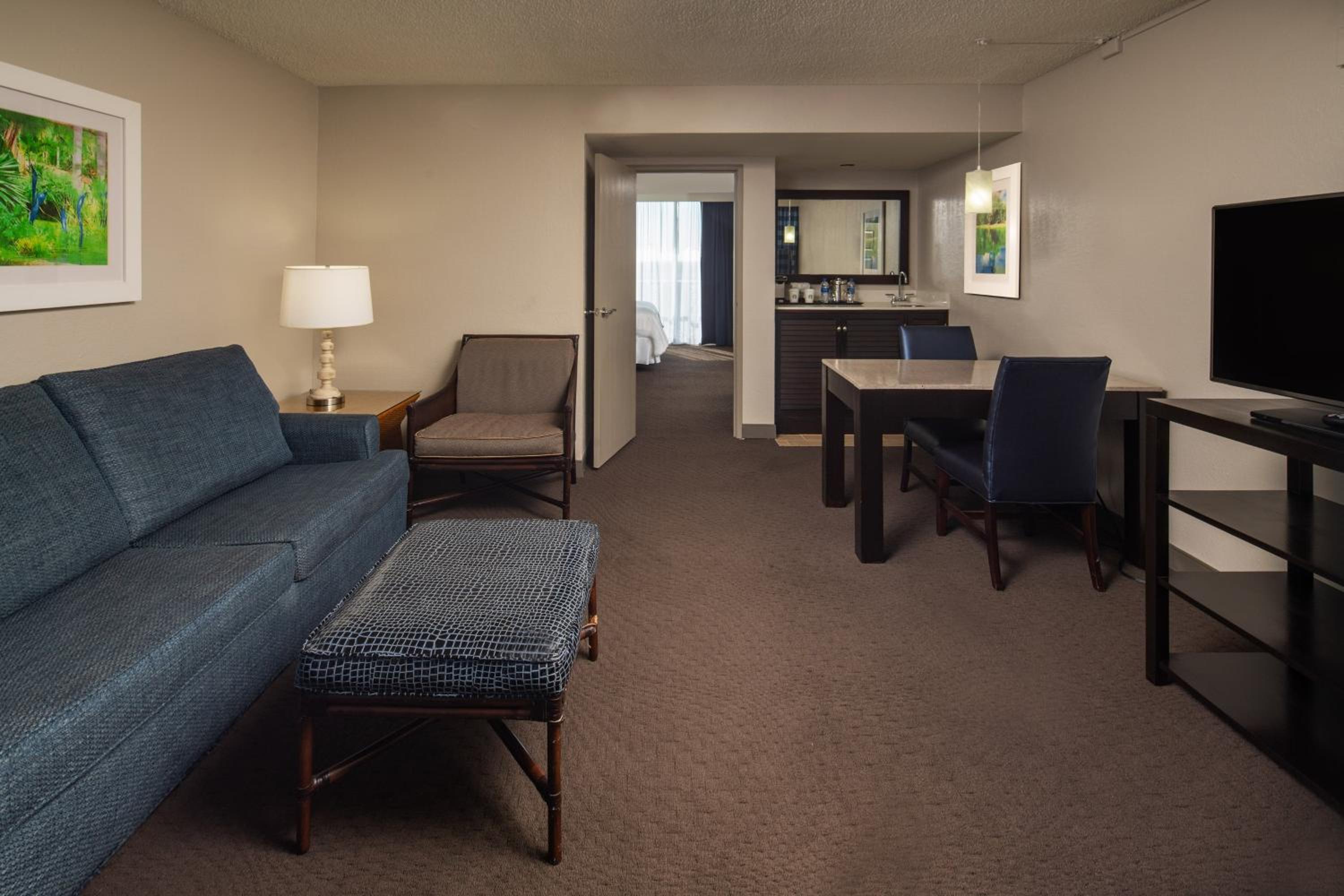 Suite, 1 King, Sofa bed - Photo 2
