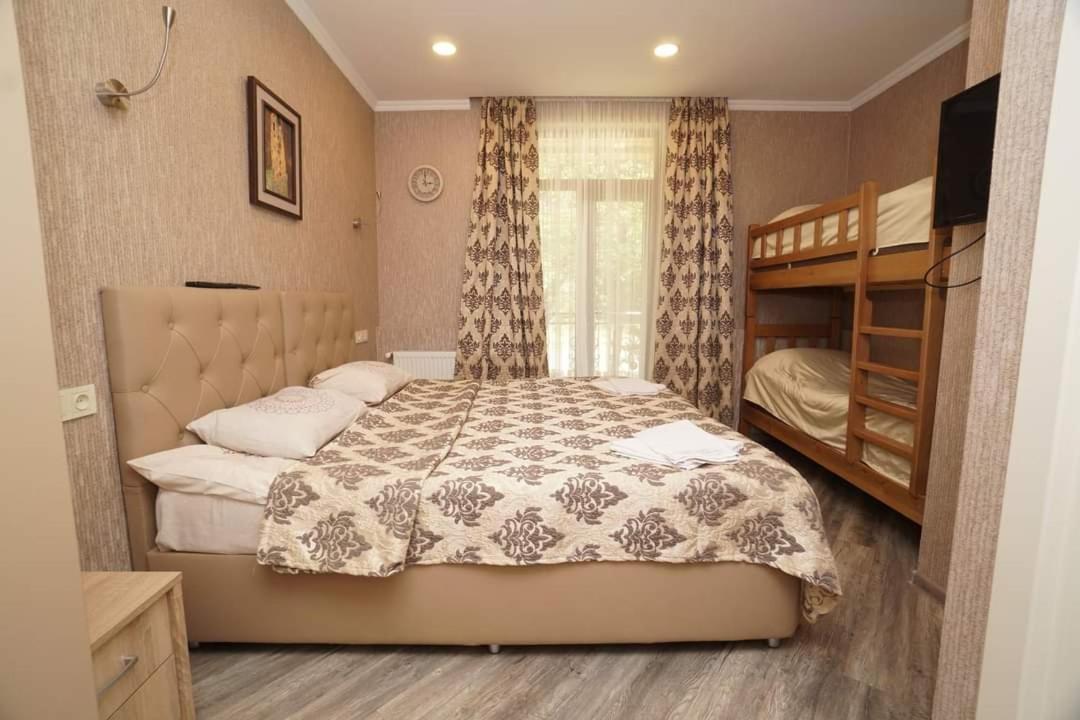 Quadruple Room with Private Bathroom photo 3