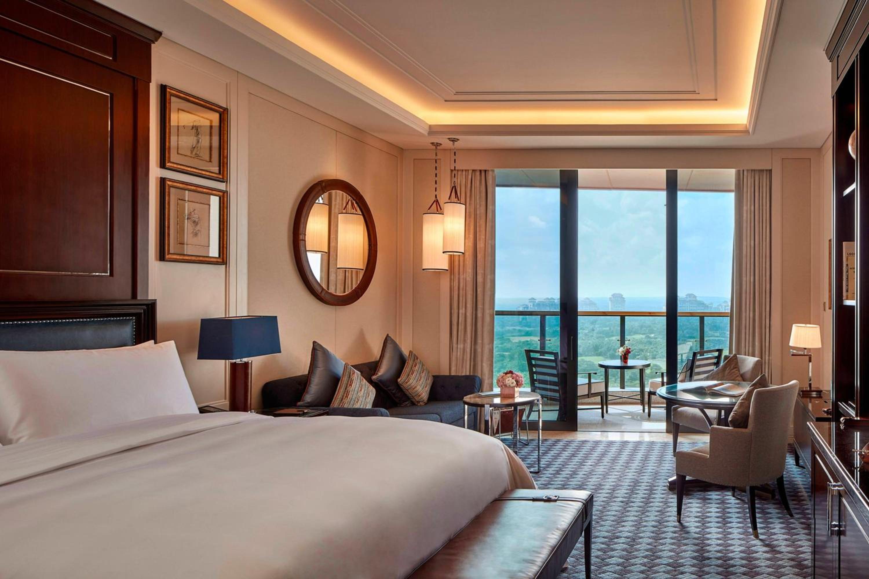 Club Golf View King Room with Club Benefits