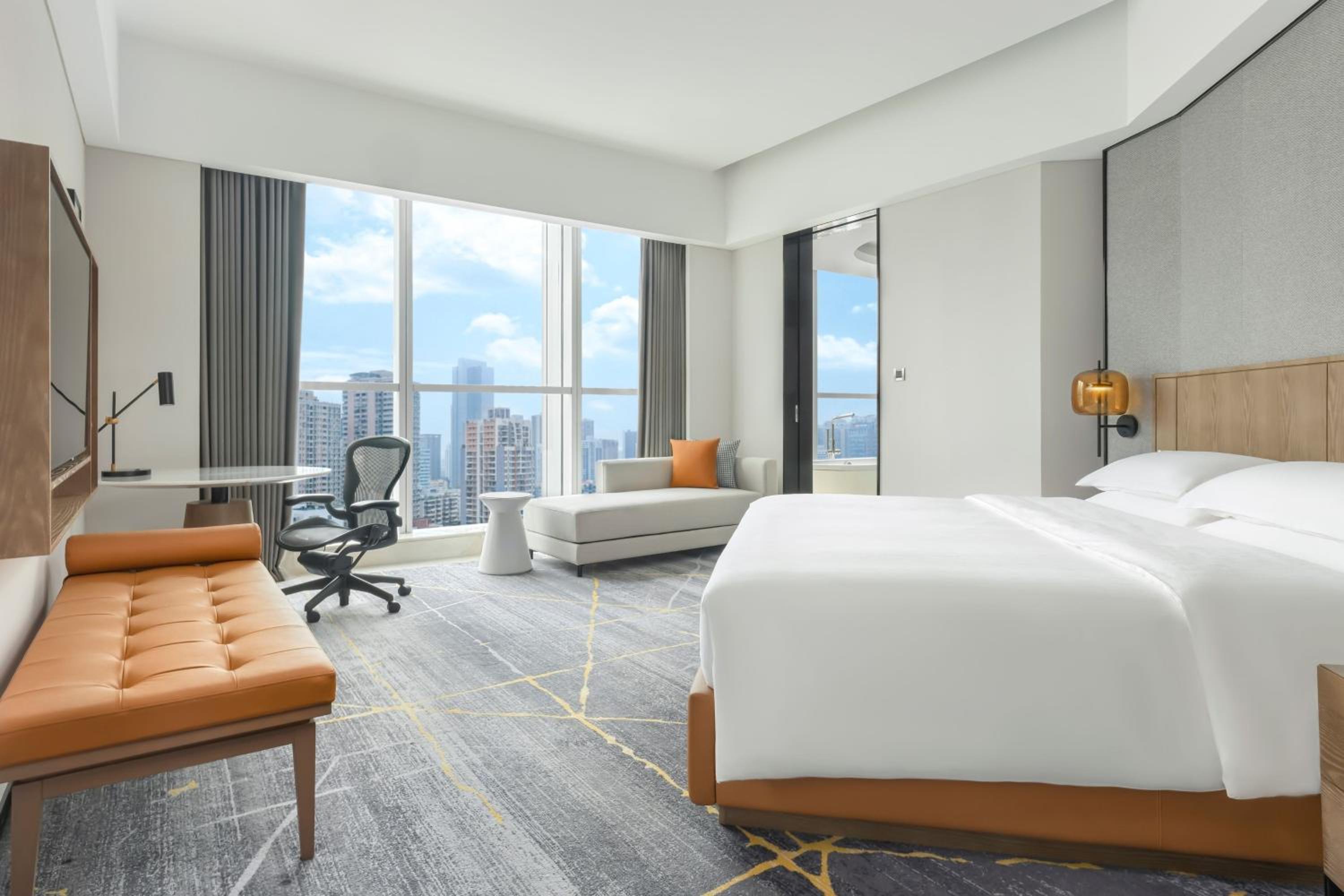Club Grand Deluxe, Club lounge access, Guest room, 1 King - Photo 1
