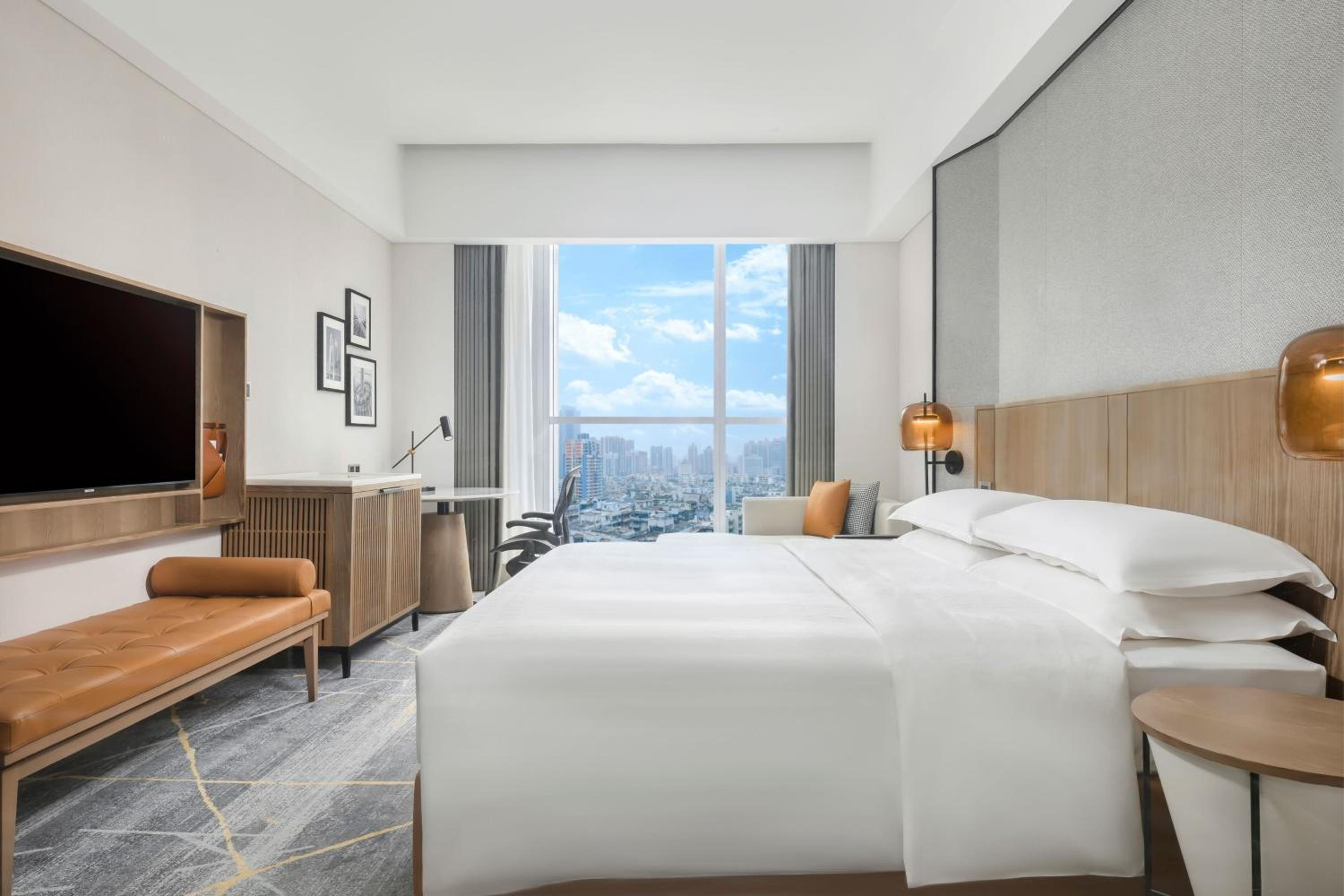 Superior King Room with City View - Photo 1