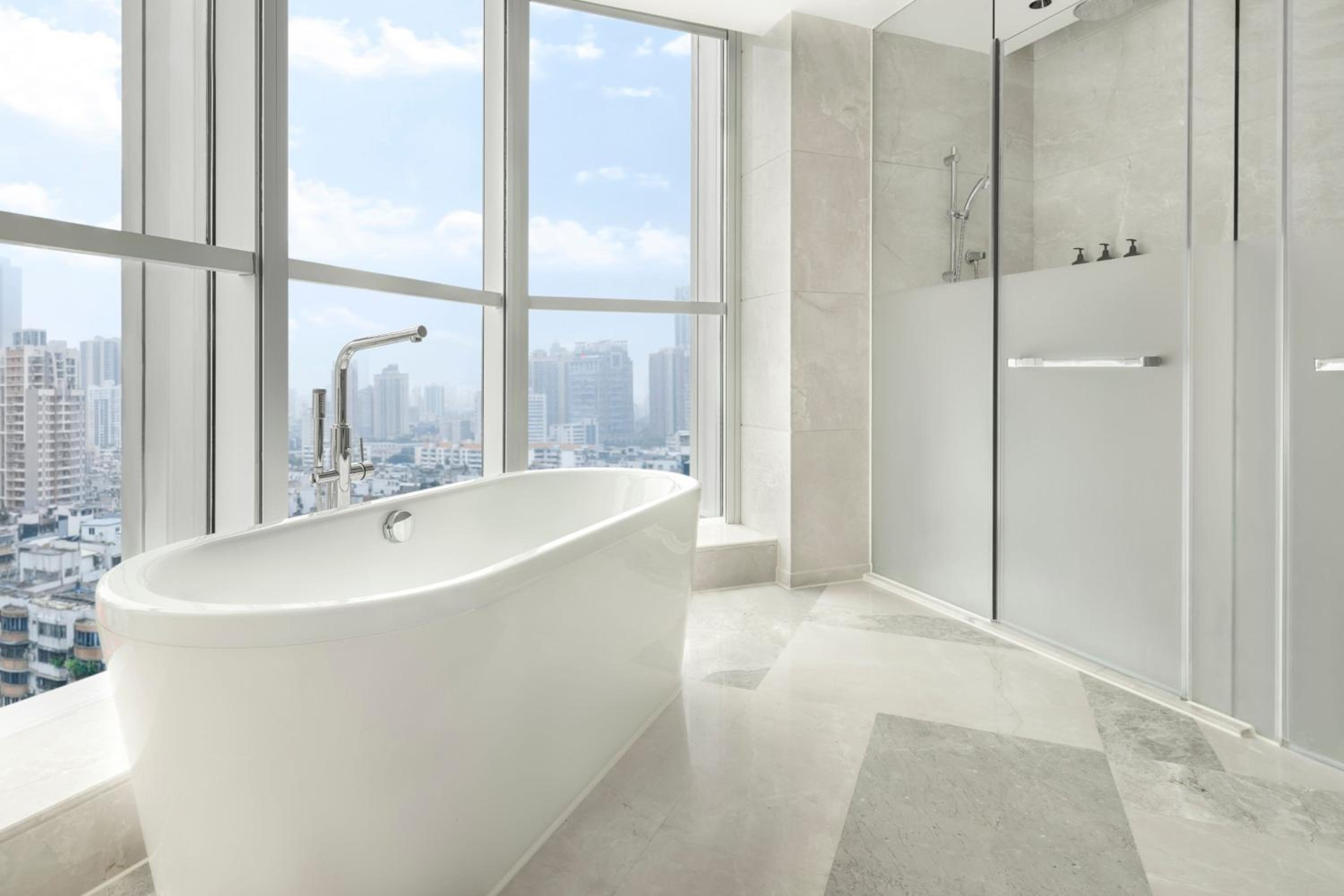 Club Grand Deluxe, Club lounge access, Guest room, 1 King - Photo 9