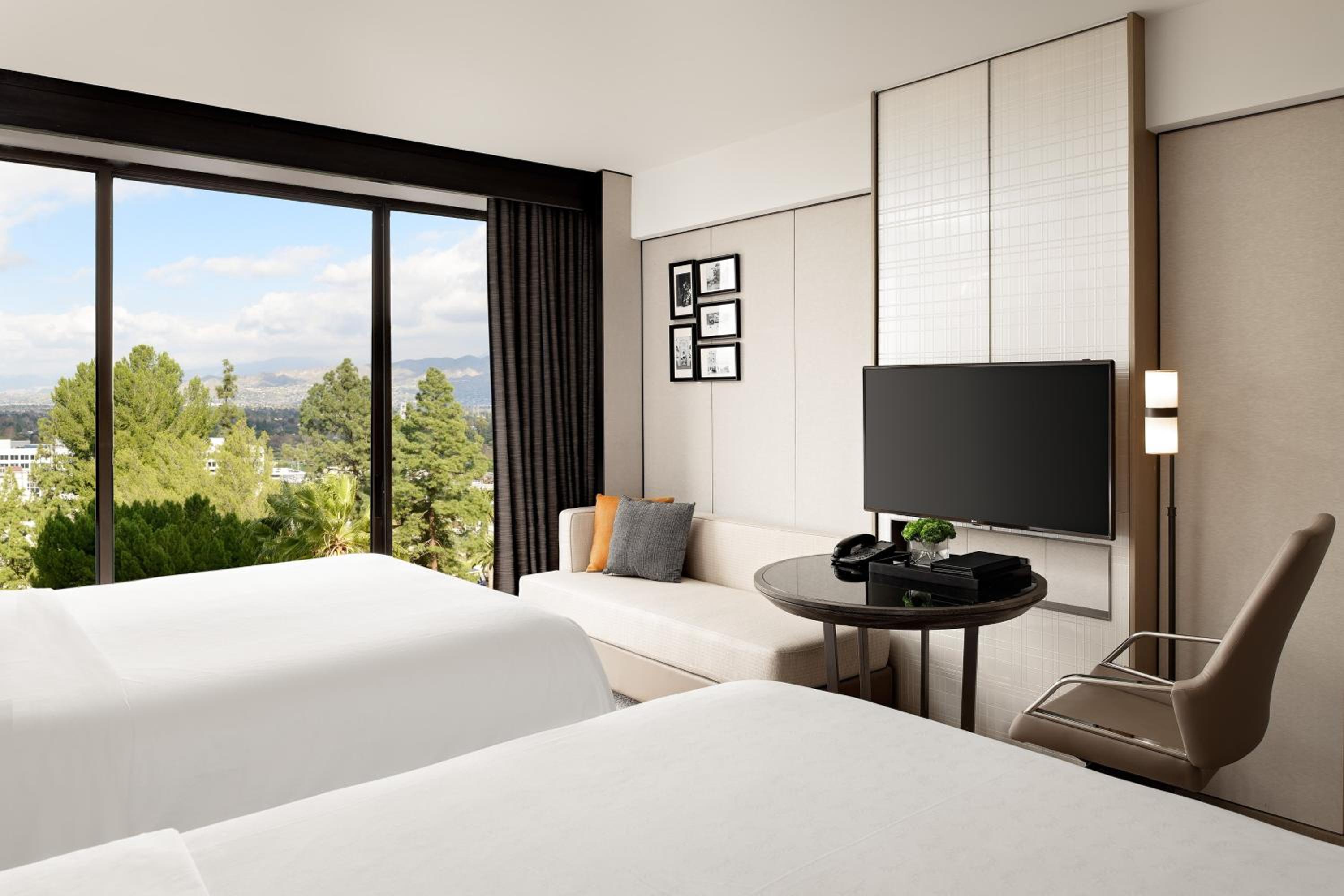 Traditional Double Room with Two Double Beds thumbnail 5