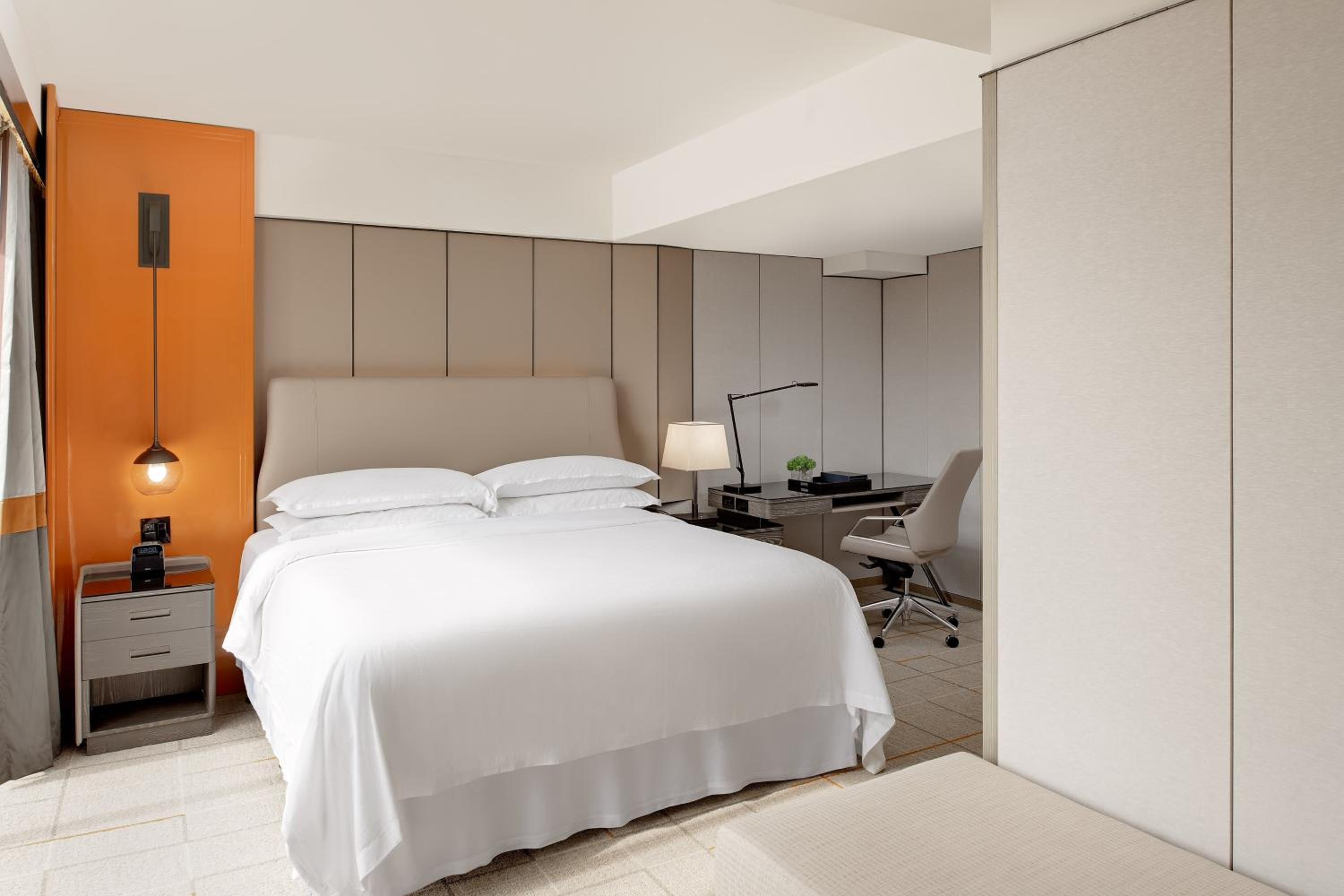 Junior King Suite - Photo 2