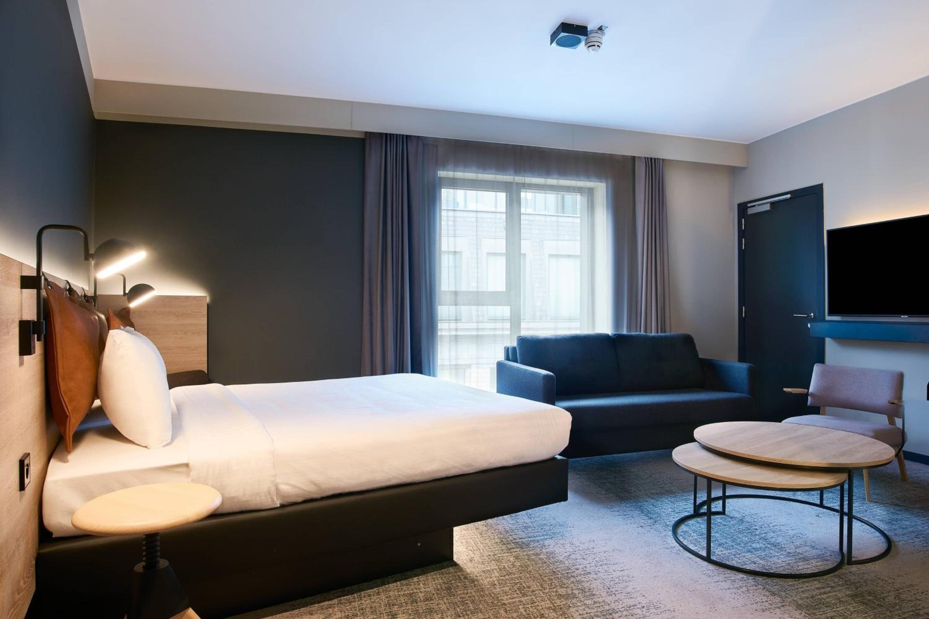 Moxy Extra Sleeper Queen Room with Sofa Bed