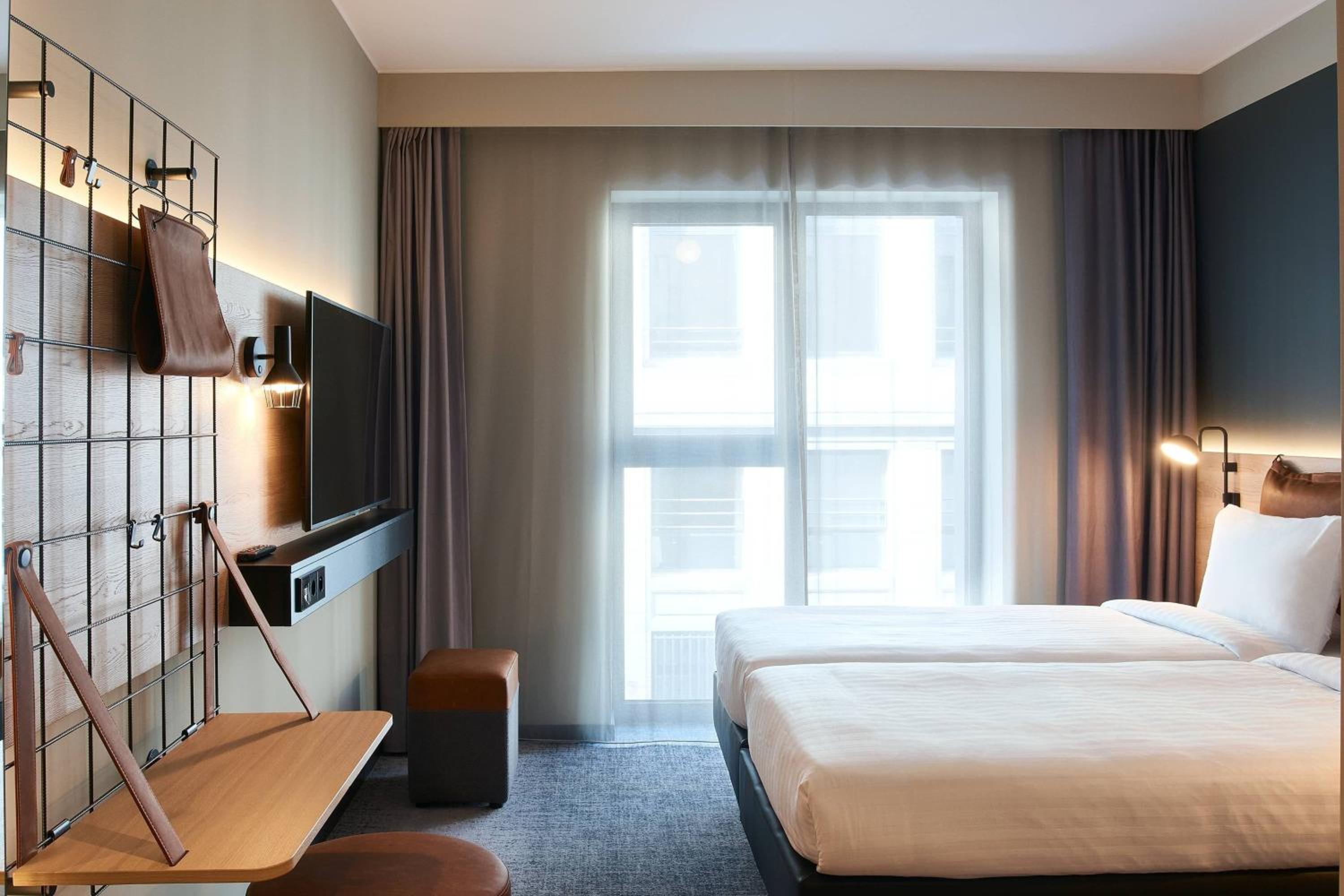 Moxy Twin Room - Photo 4