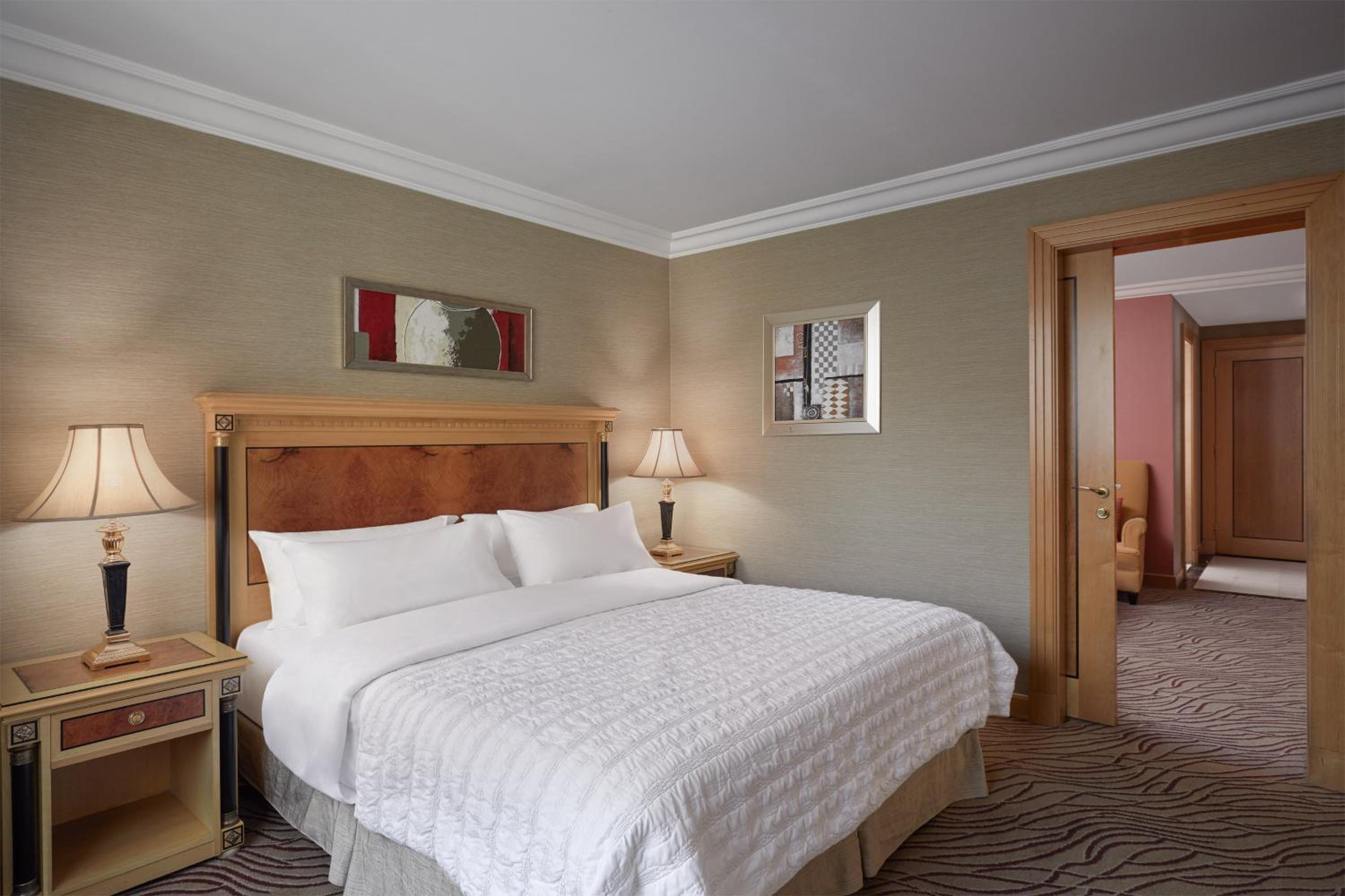 Family Suite, 1 Bedroom Executive Suite, City view